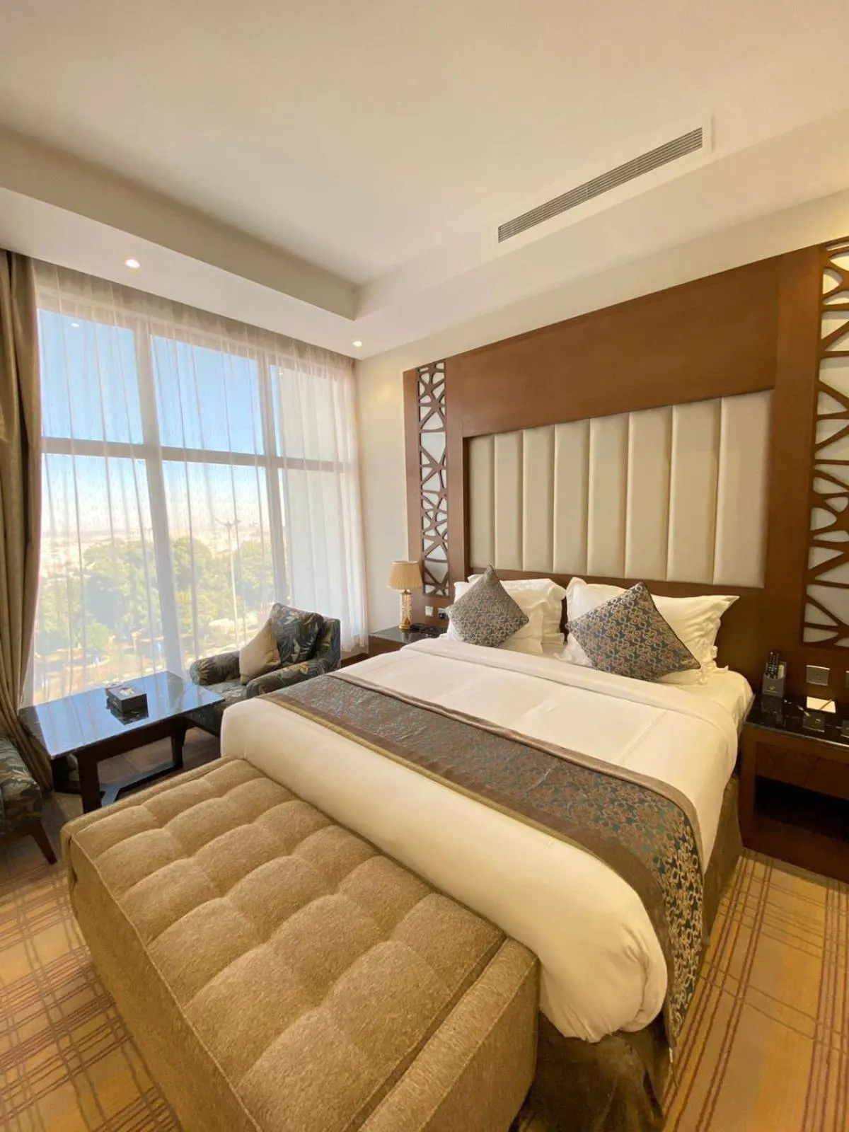 Bed in Sarwat Park Hotel