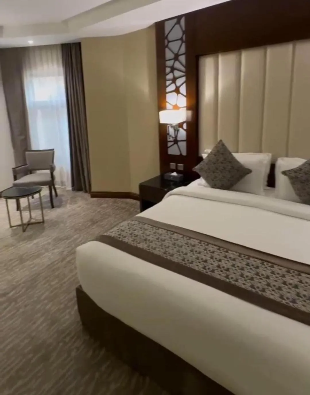 Bed in Sarwat Park Hotel