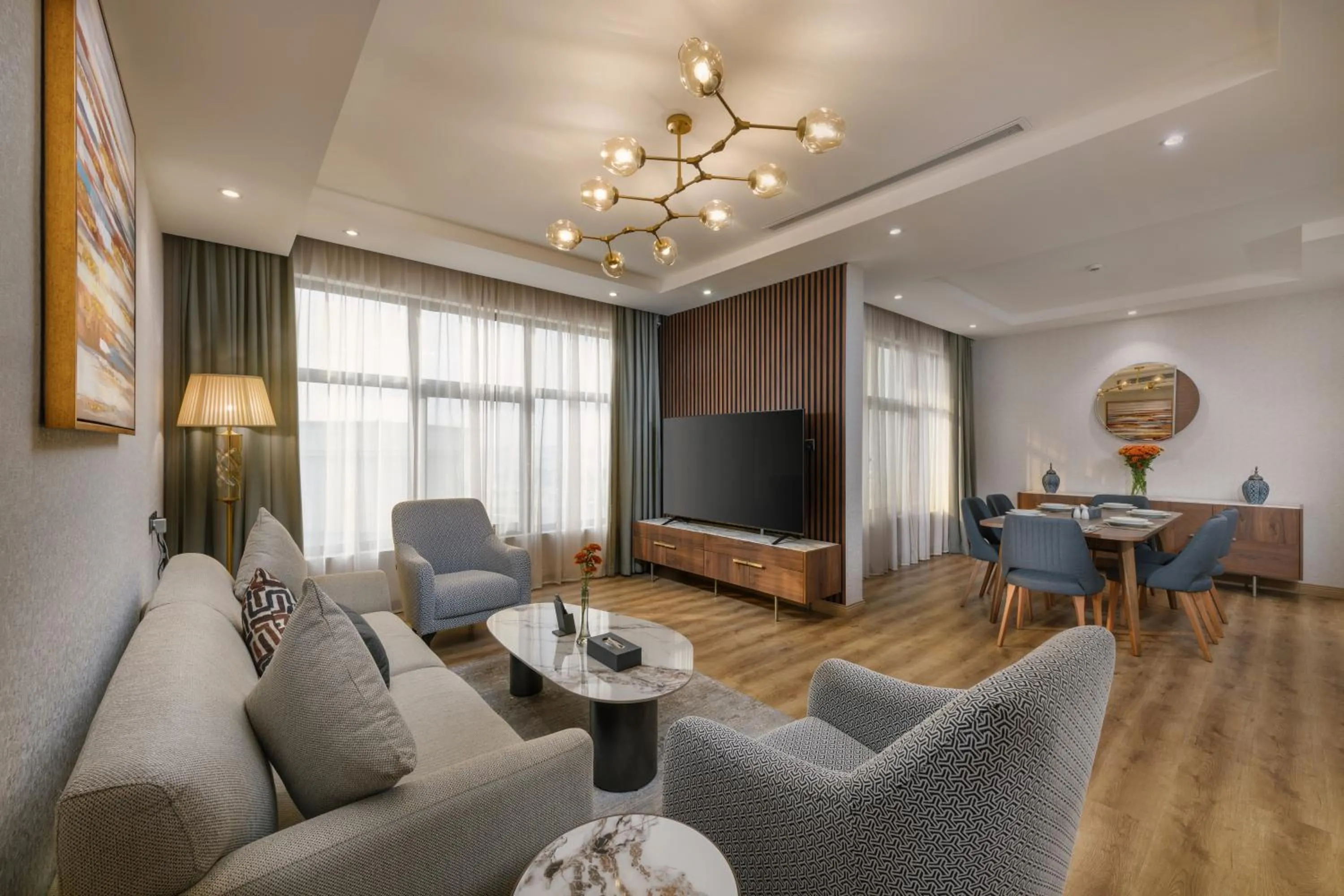 TV and multimedia in Sarwat Park Hotel