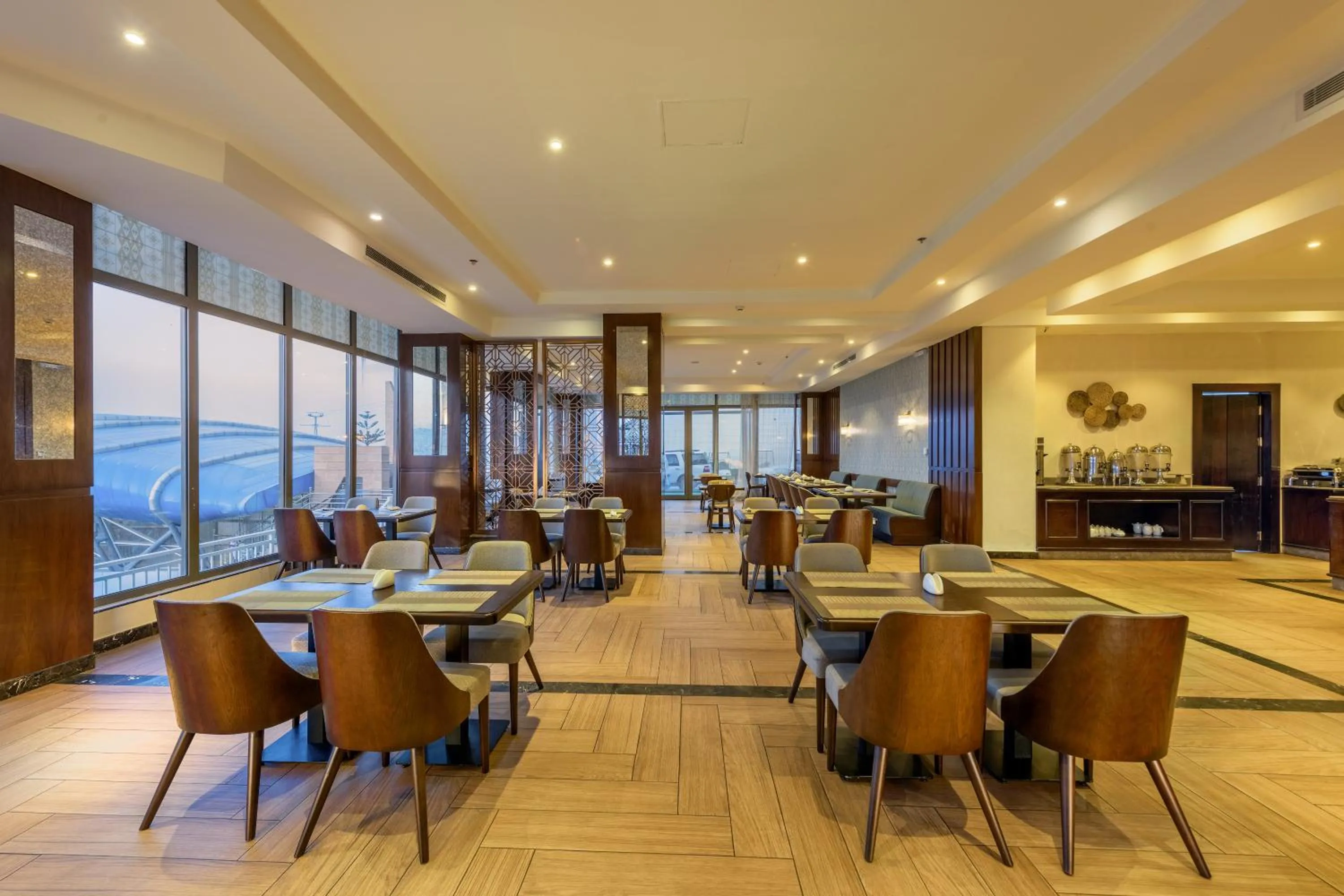 Restaurant/places to eat in Sarwat Park Hotel