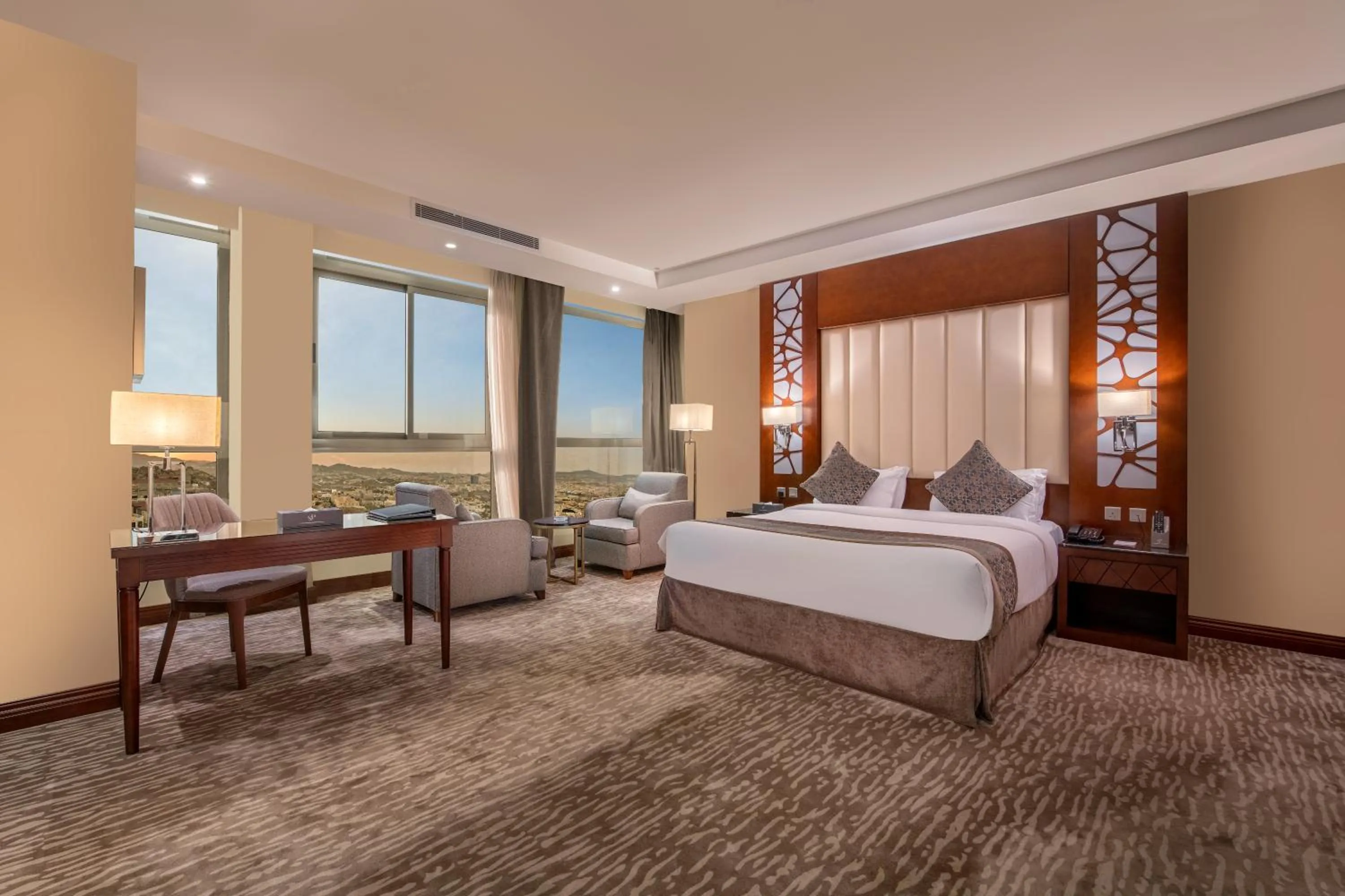 Bed in Sarwat Park Hotel