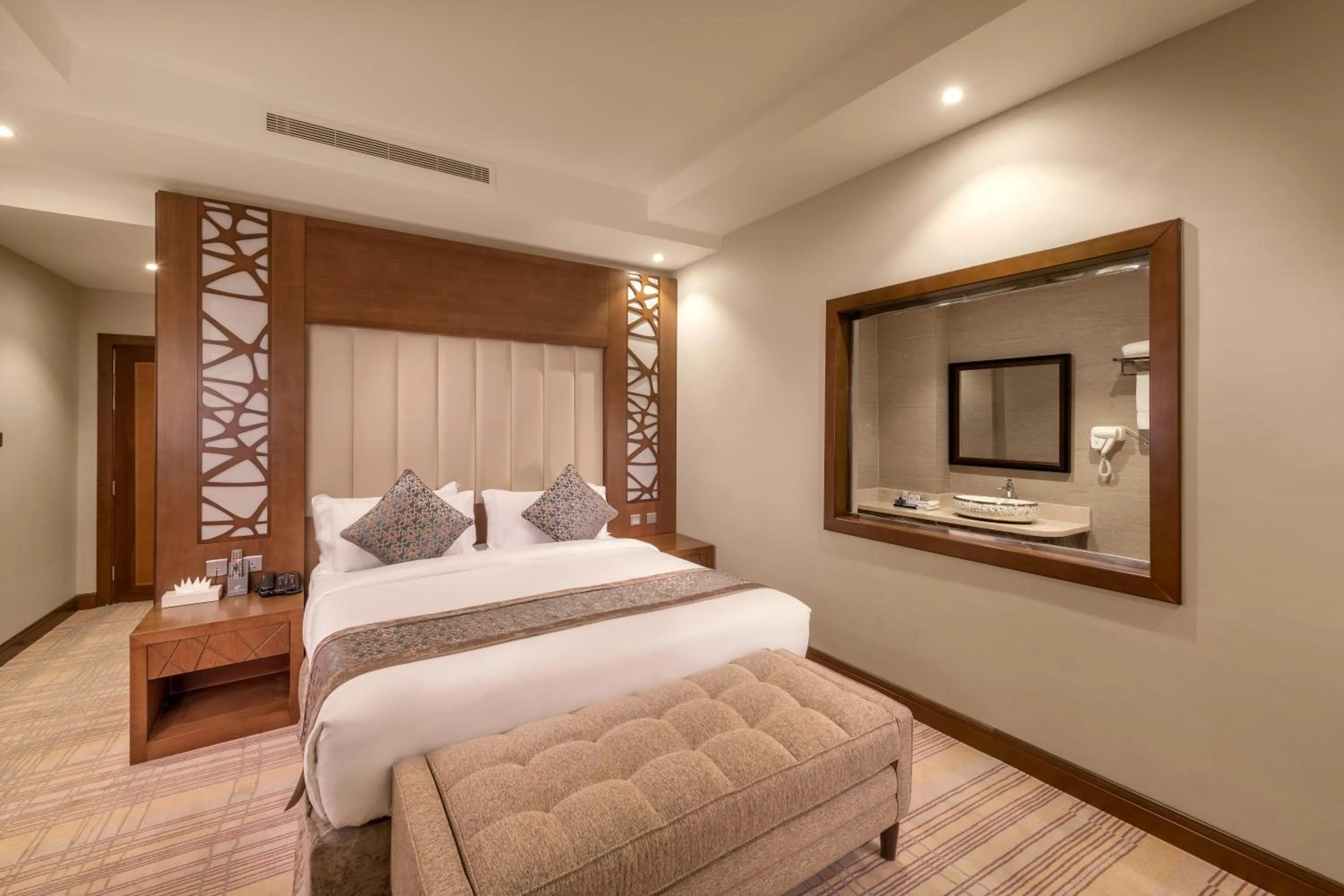 Bed in Sarwat Park Hotel