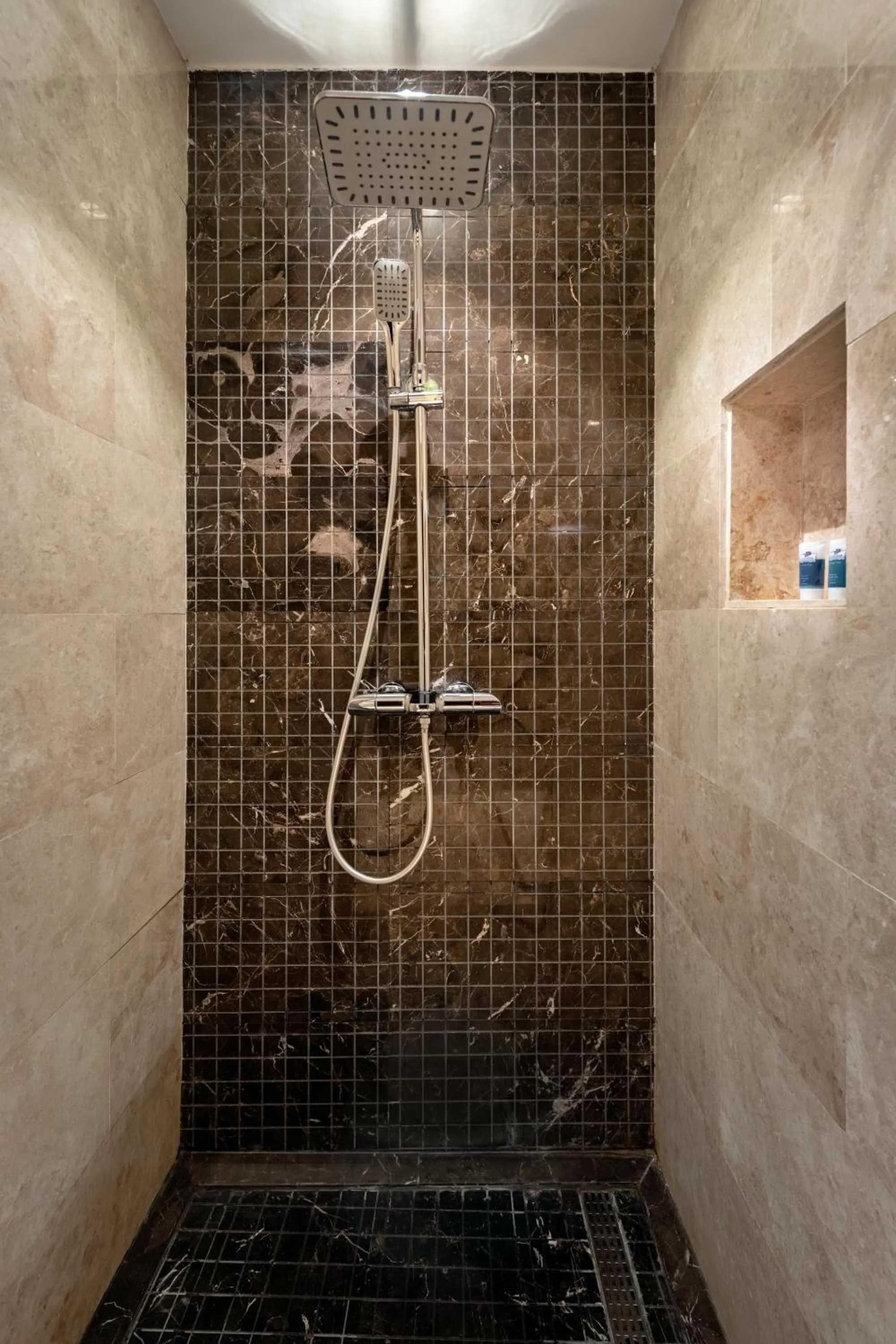 Shower in Sarwat Park Hotel