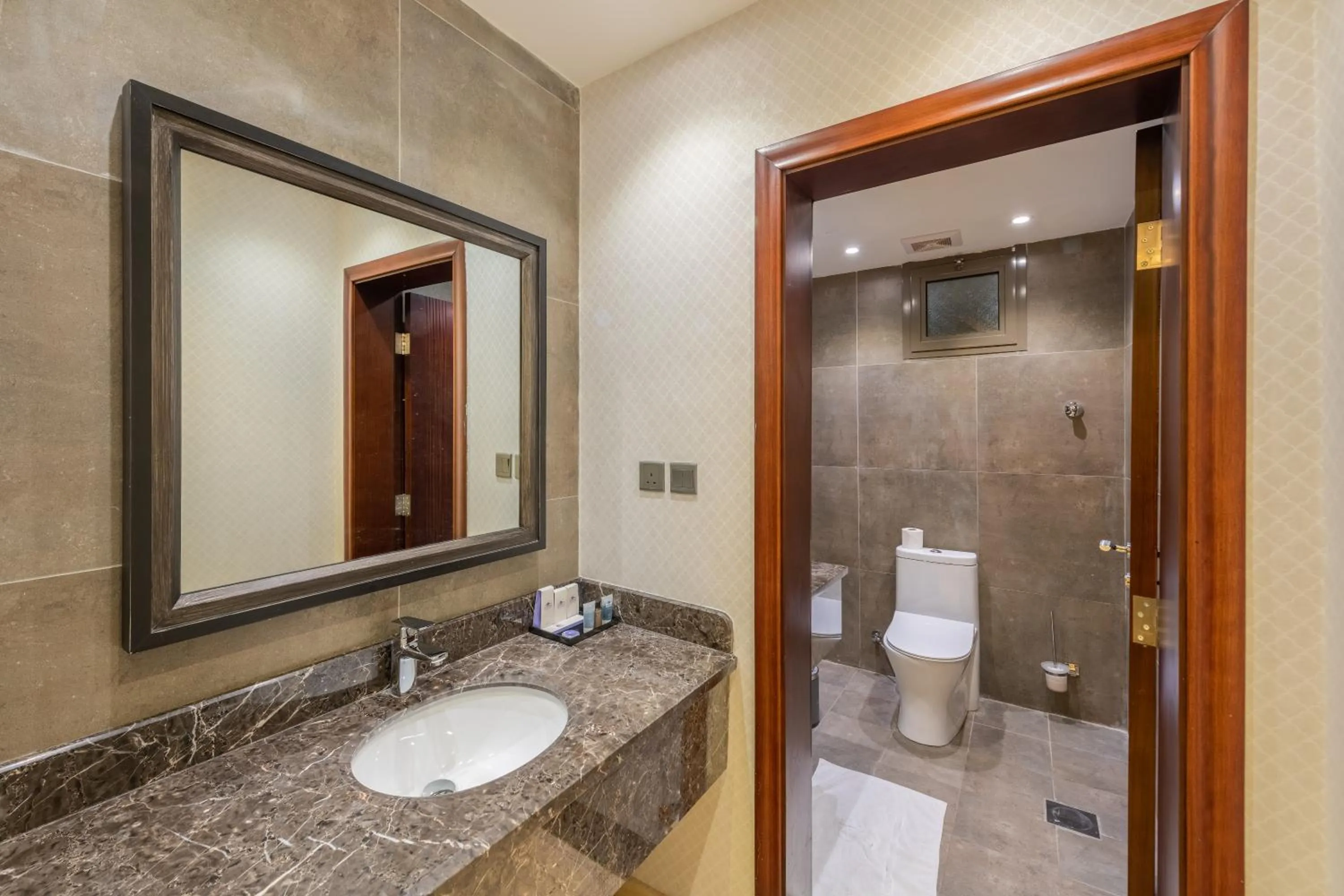 Shower in Sarwat Park Hotel