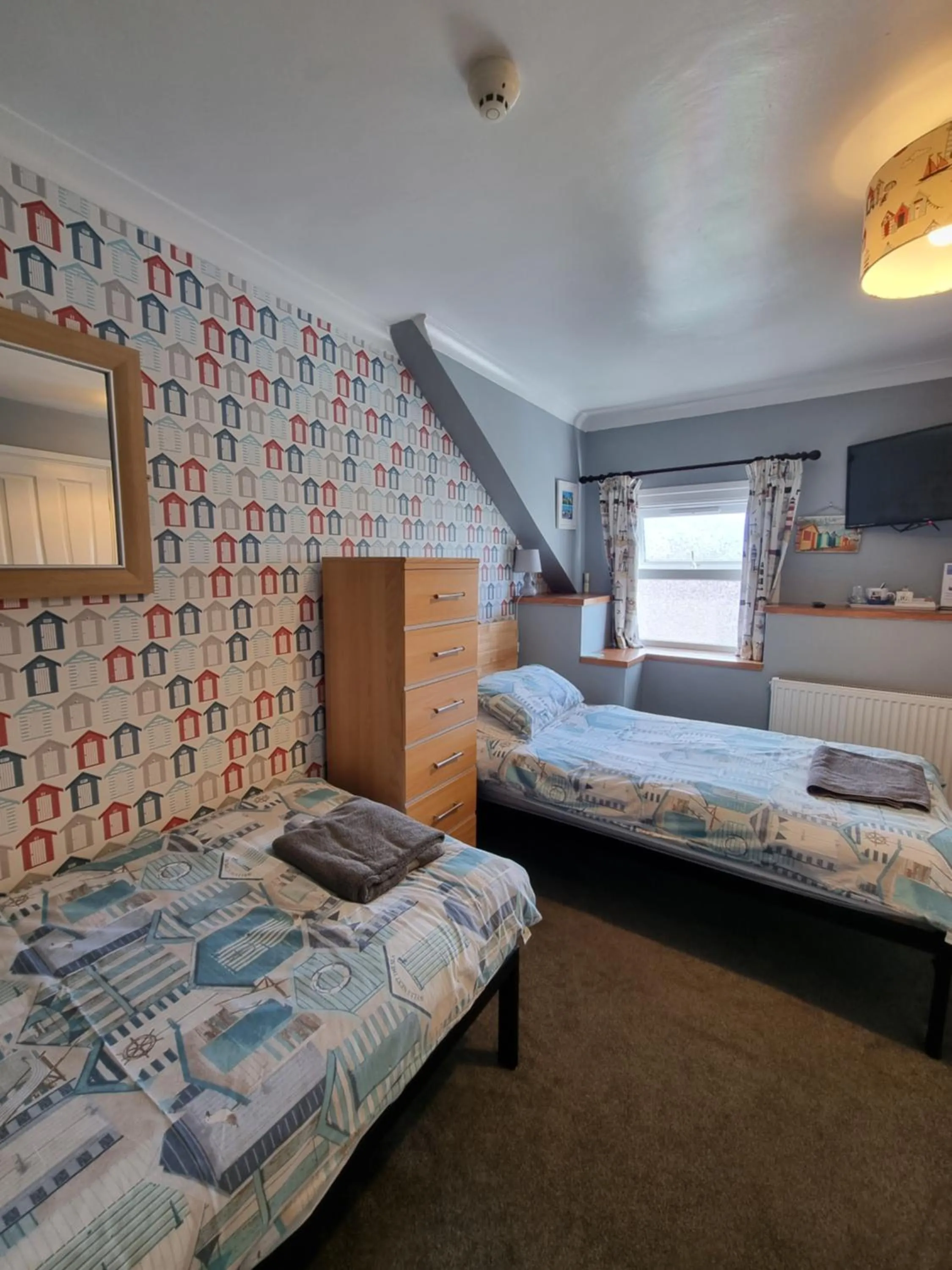 Standard Twin Room with Garden View in The Seafront Inn Holyhead