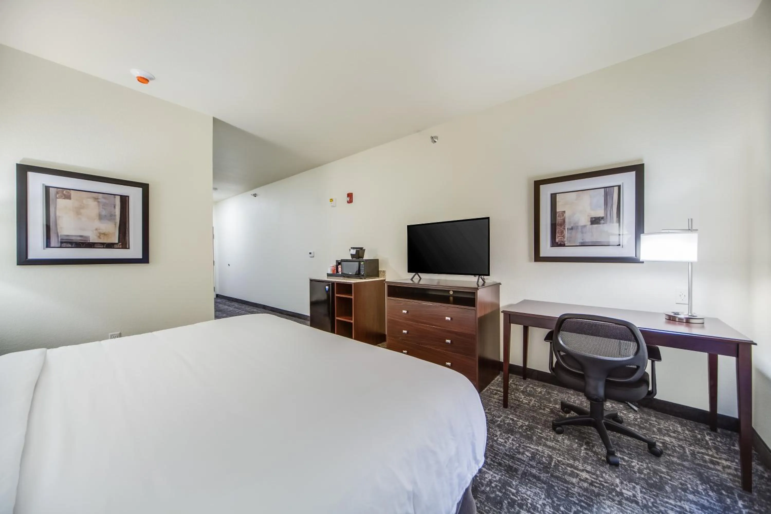 Bed in Cobblestone Hotel & Suites - Cozad