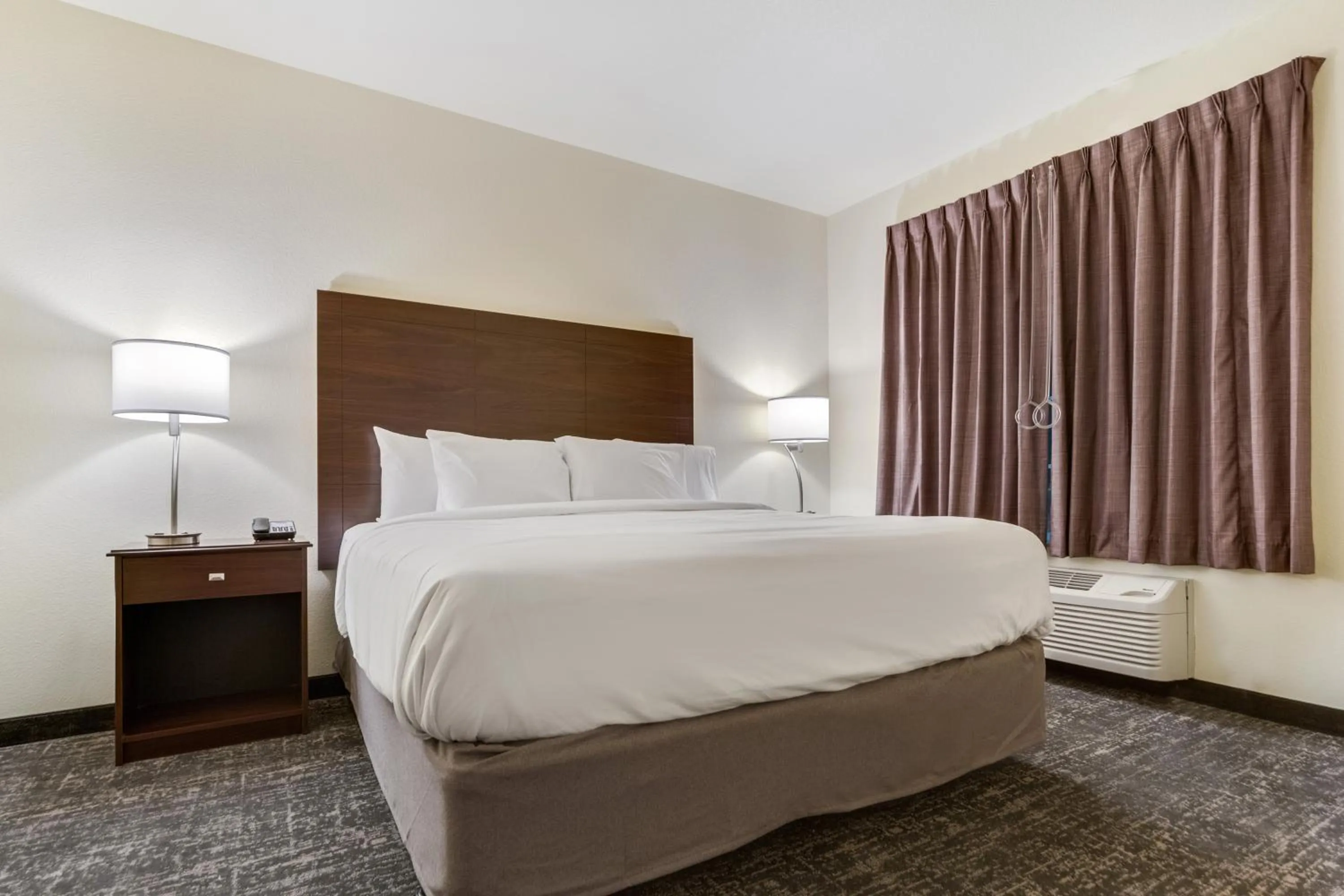 Bed in Cobblestone Hotel & Suites - Cozad