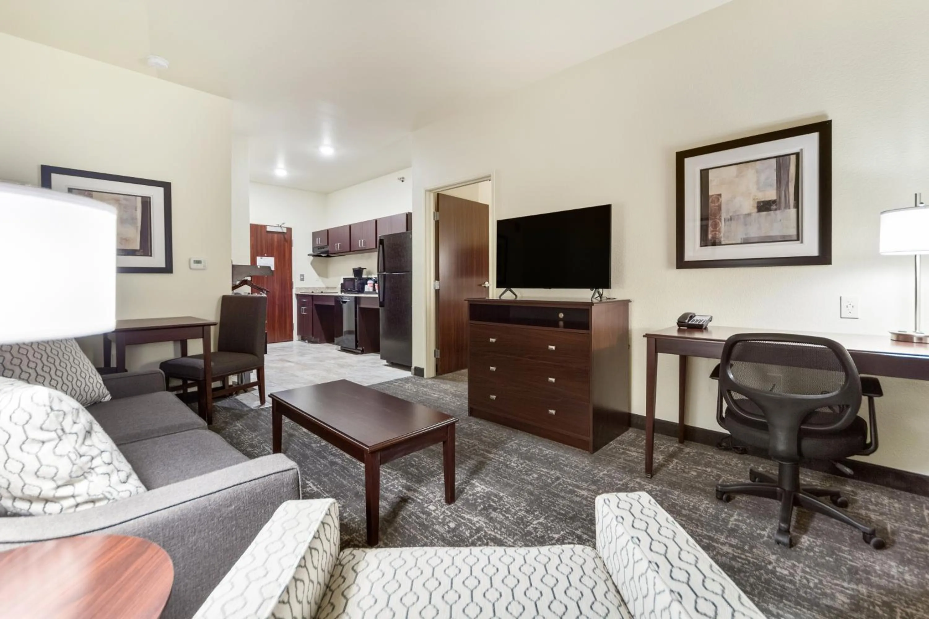 Coffee/tea facilities in Cobblestone Hotel & Suites - Cozad