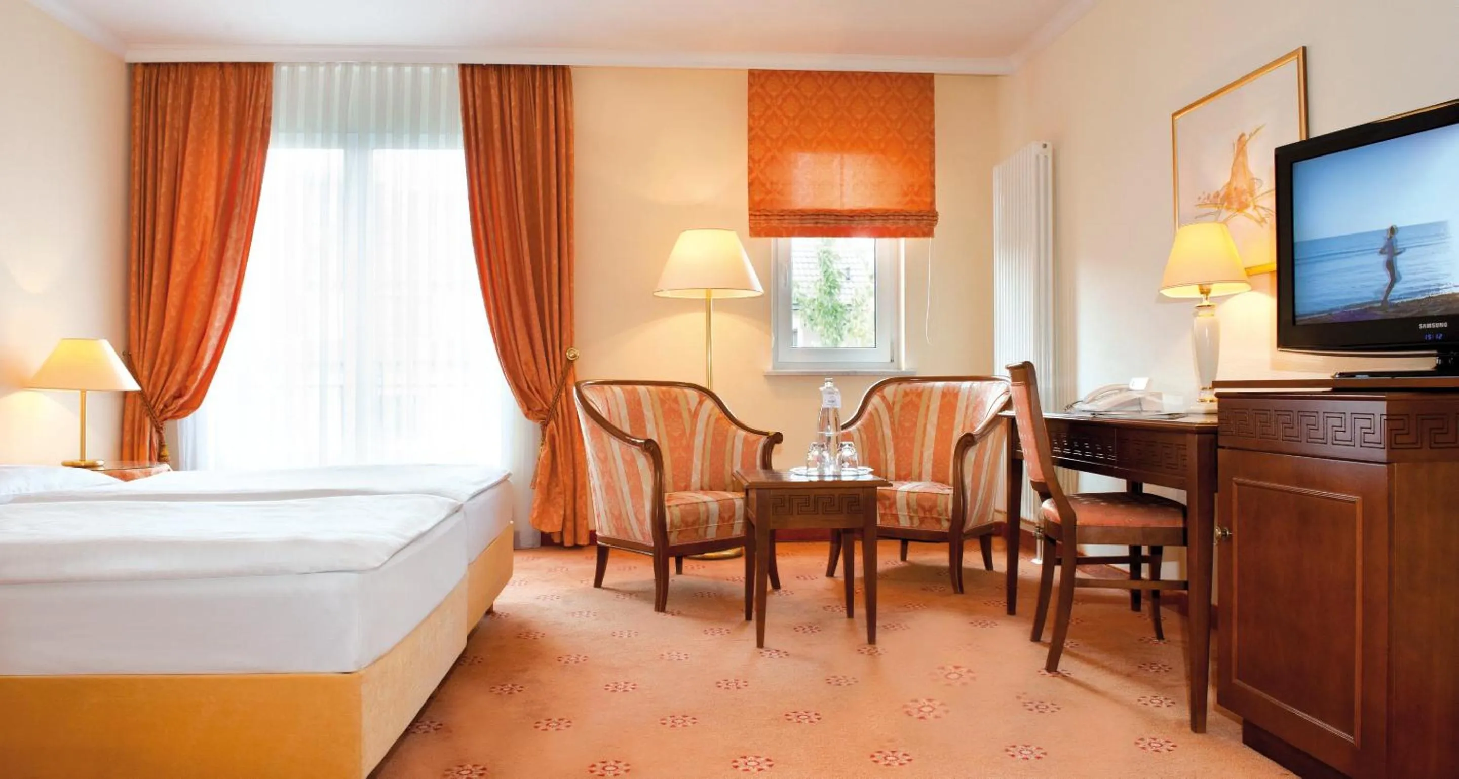 Bed in Victor's Residenz-Hotel Erfurt