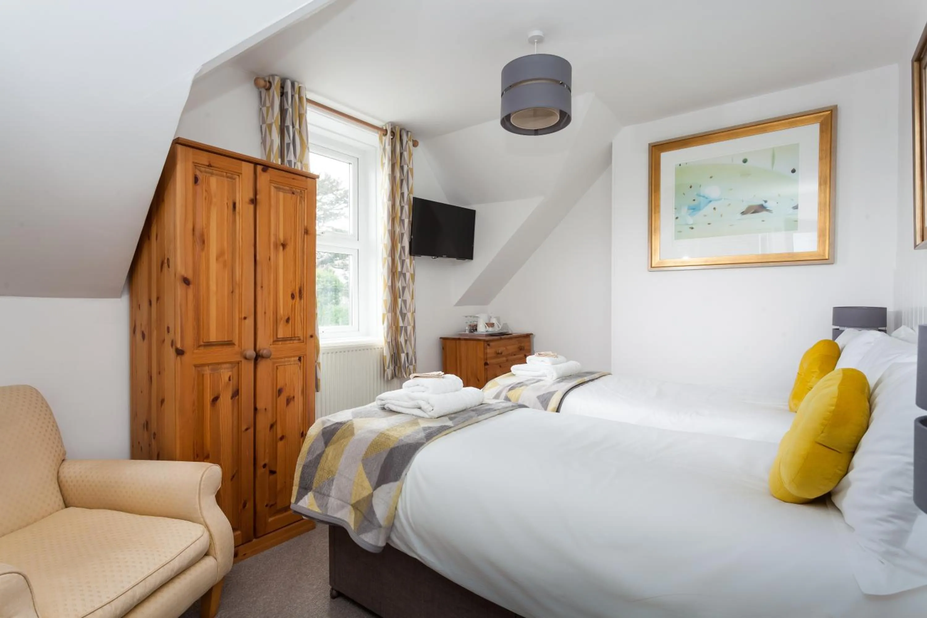 Photo of the whole room, Bed in The Olive Branch