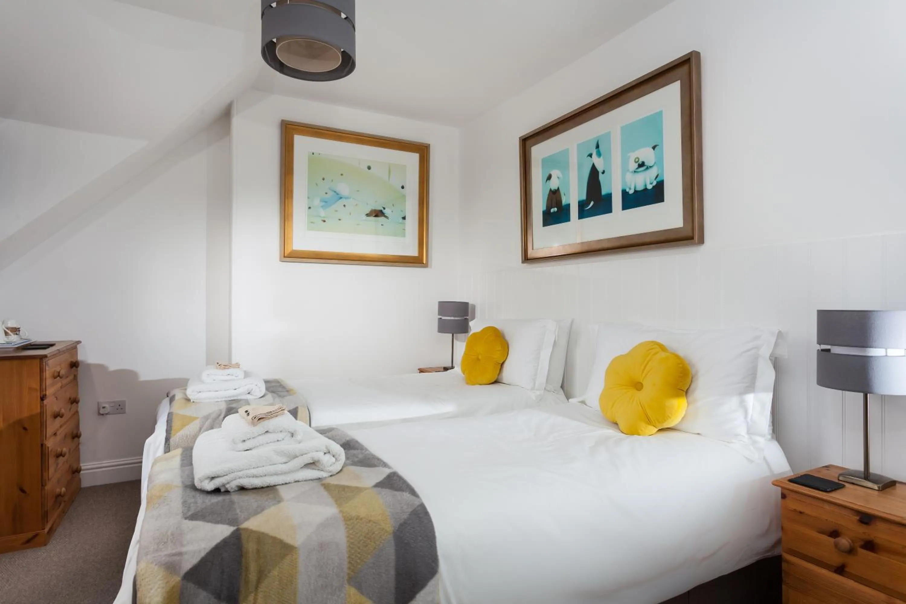 Photo of the whole room, Bed in The Olive Branch