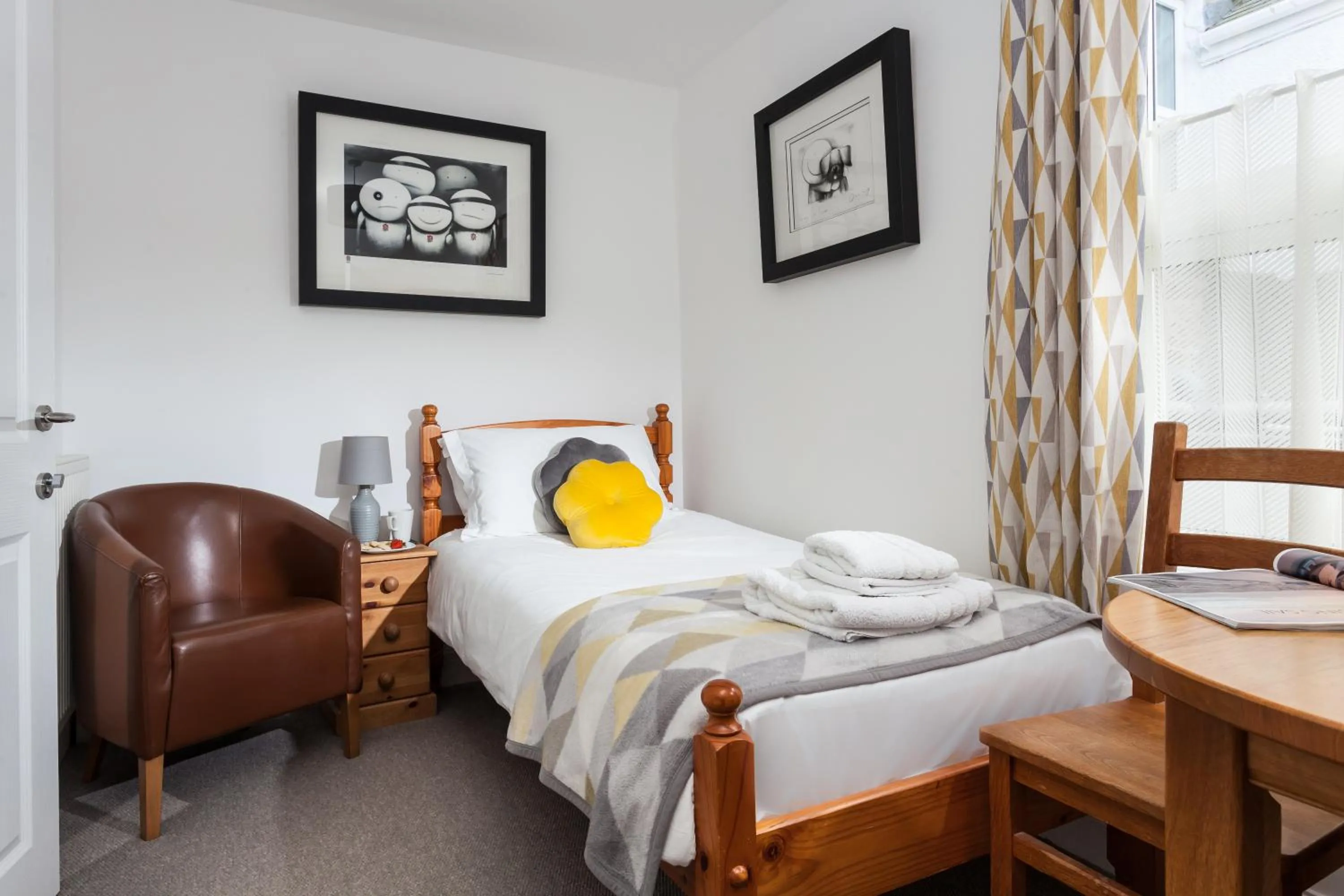Photo of the whole room, Bed in The Olive Branch