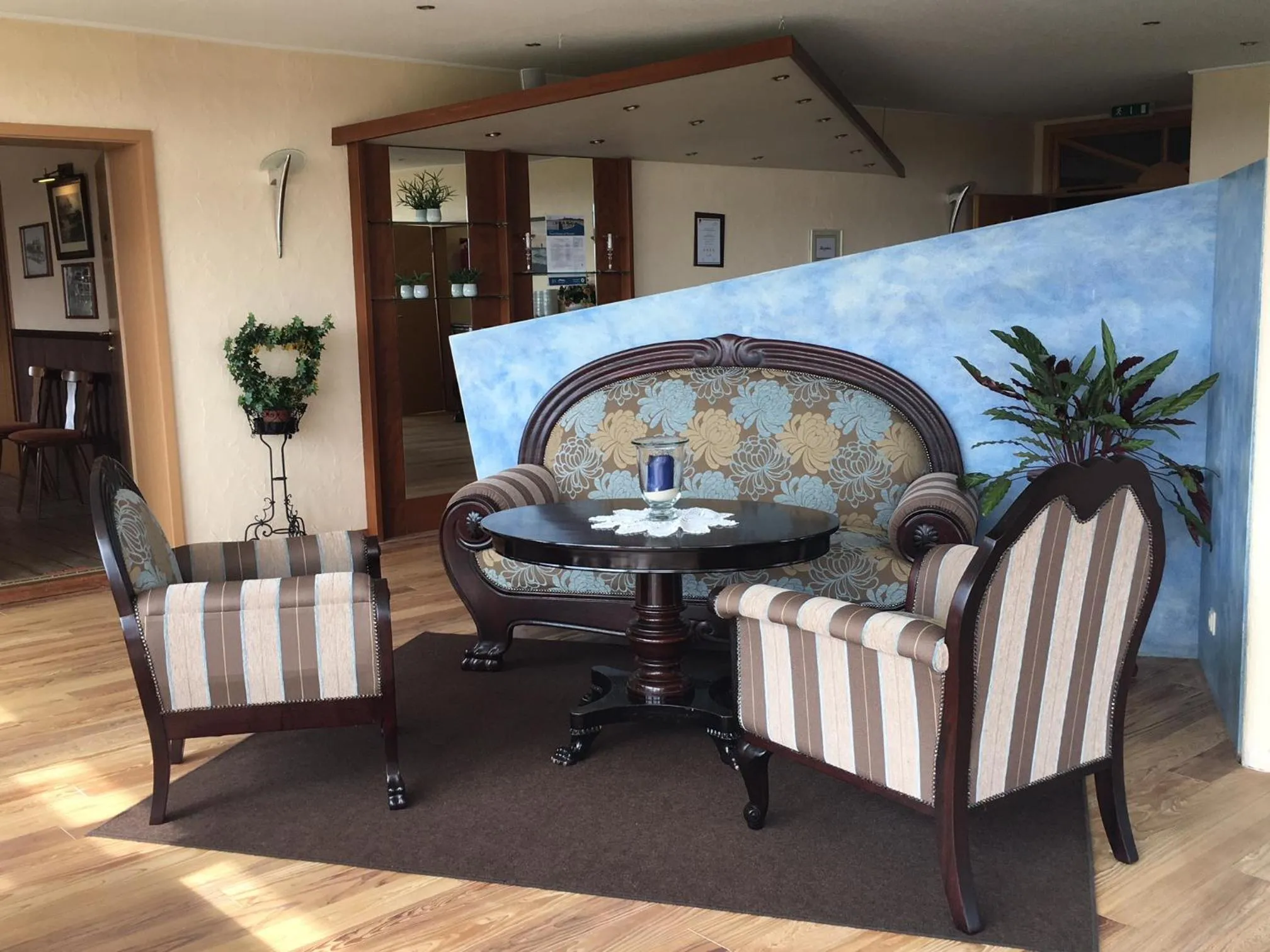 Restaurant/places to eat in Hotel Nige Hus