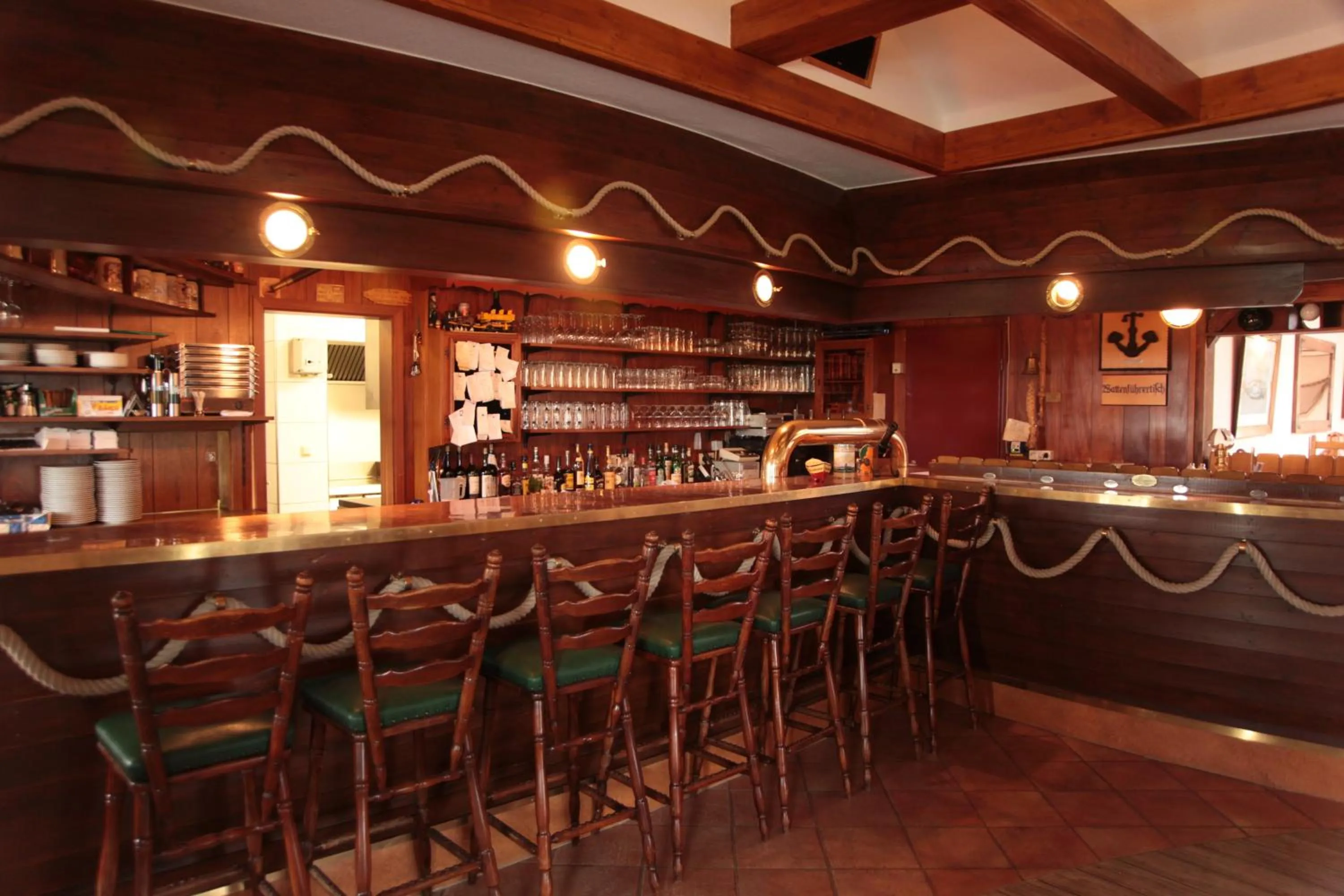 Restaurant/places to eat in Hotel Nige Hus