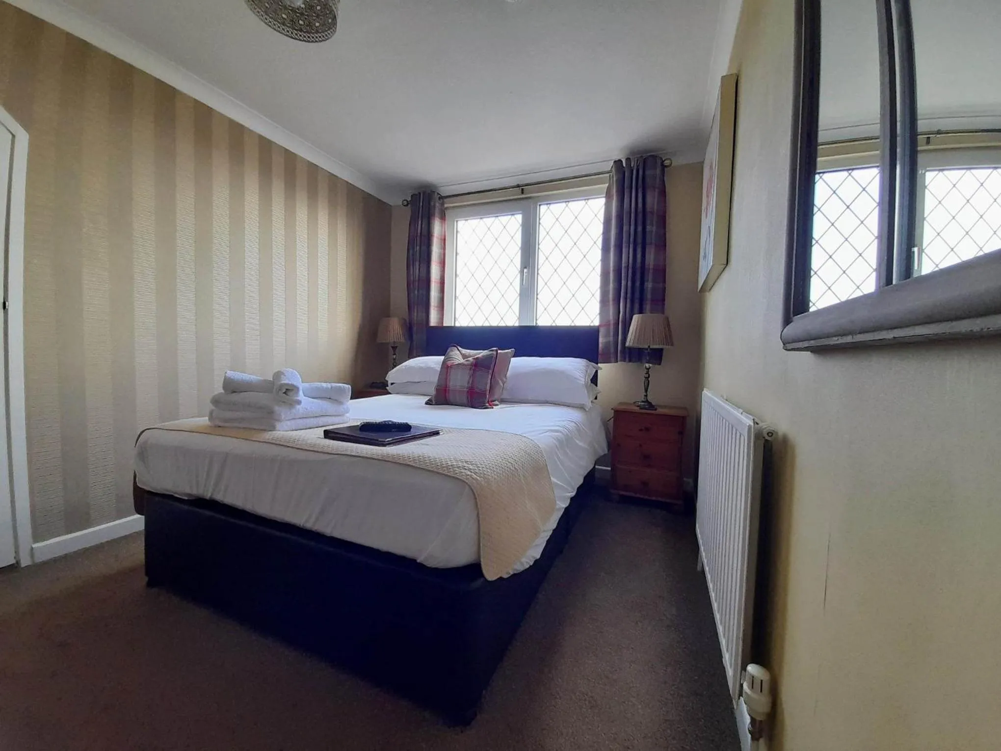 Bedroom, Bed in Thurlestone House