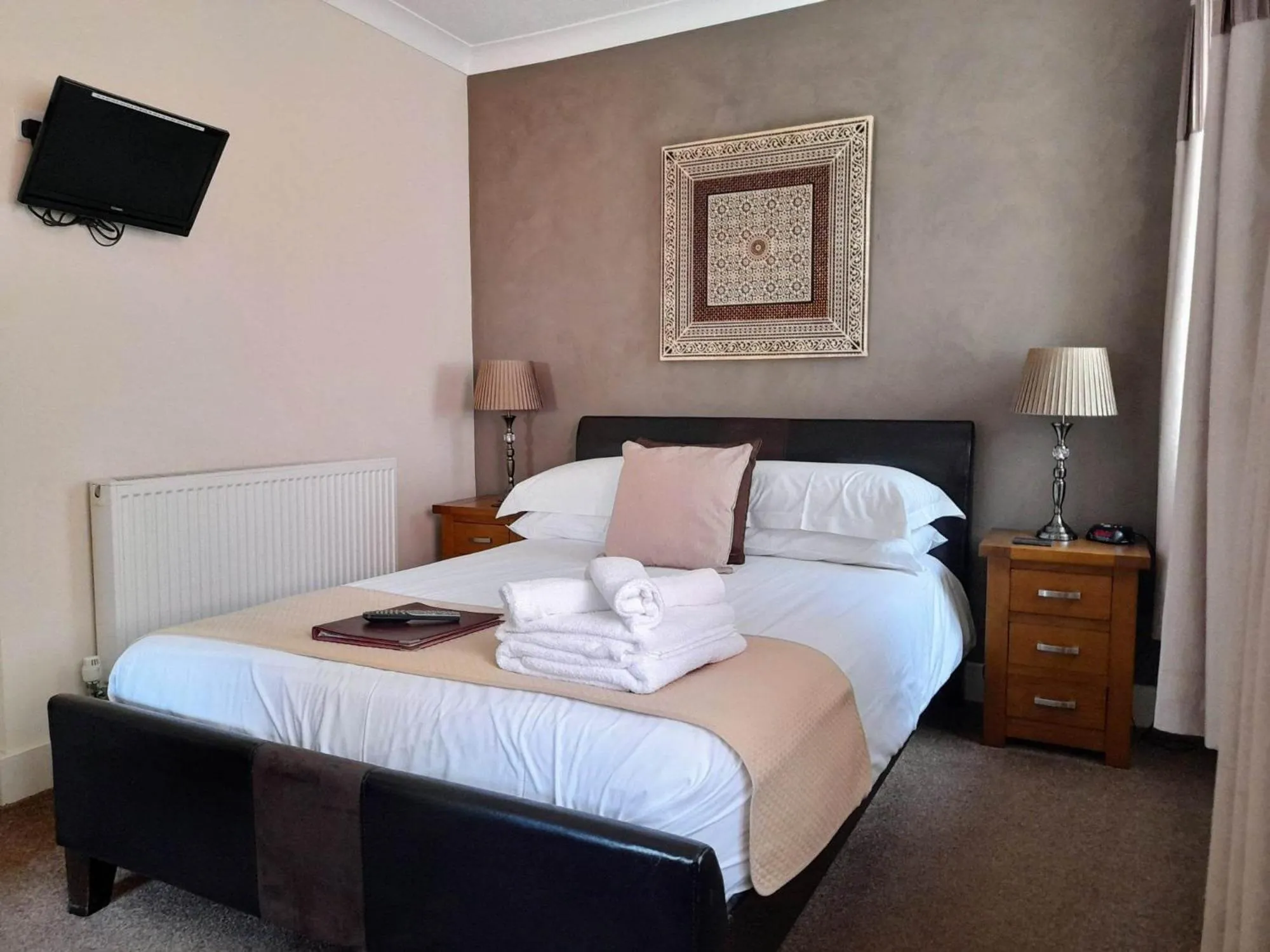 Bedroom, Bed in Thurlestone House