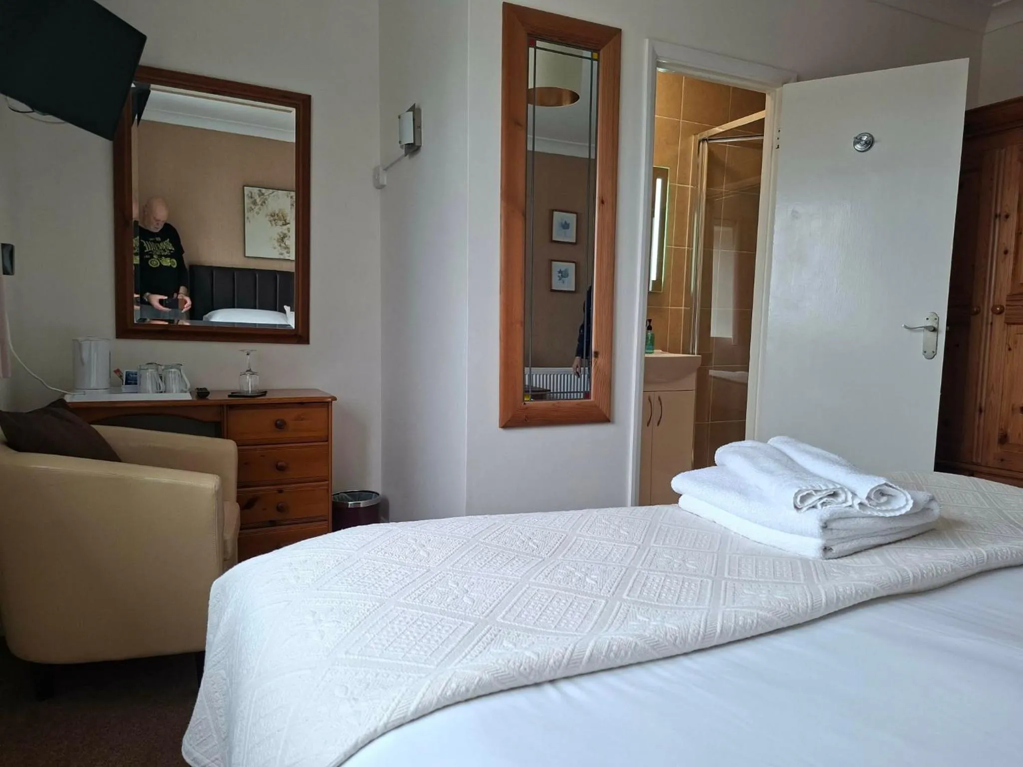 Bedroom, Bed in Thurlestone House