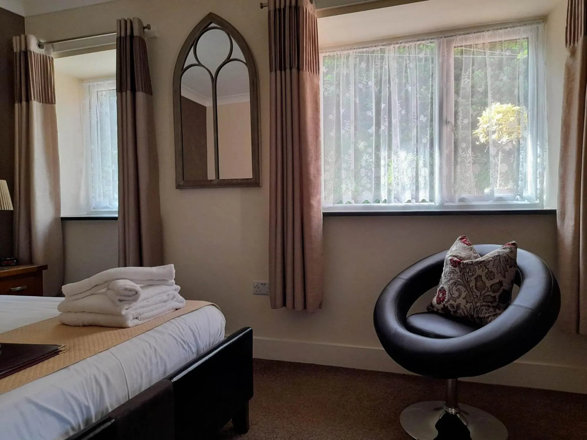 Bedroom, Bed in Thurlestone House