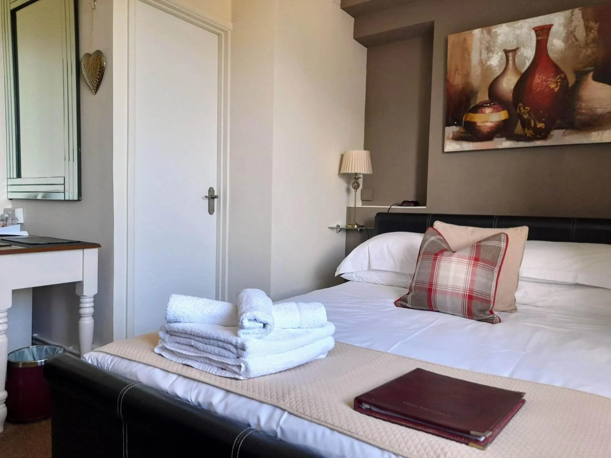 Bedroom, Bed in Thurlestone House