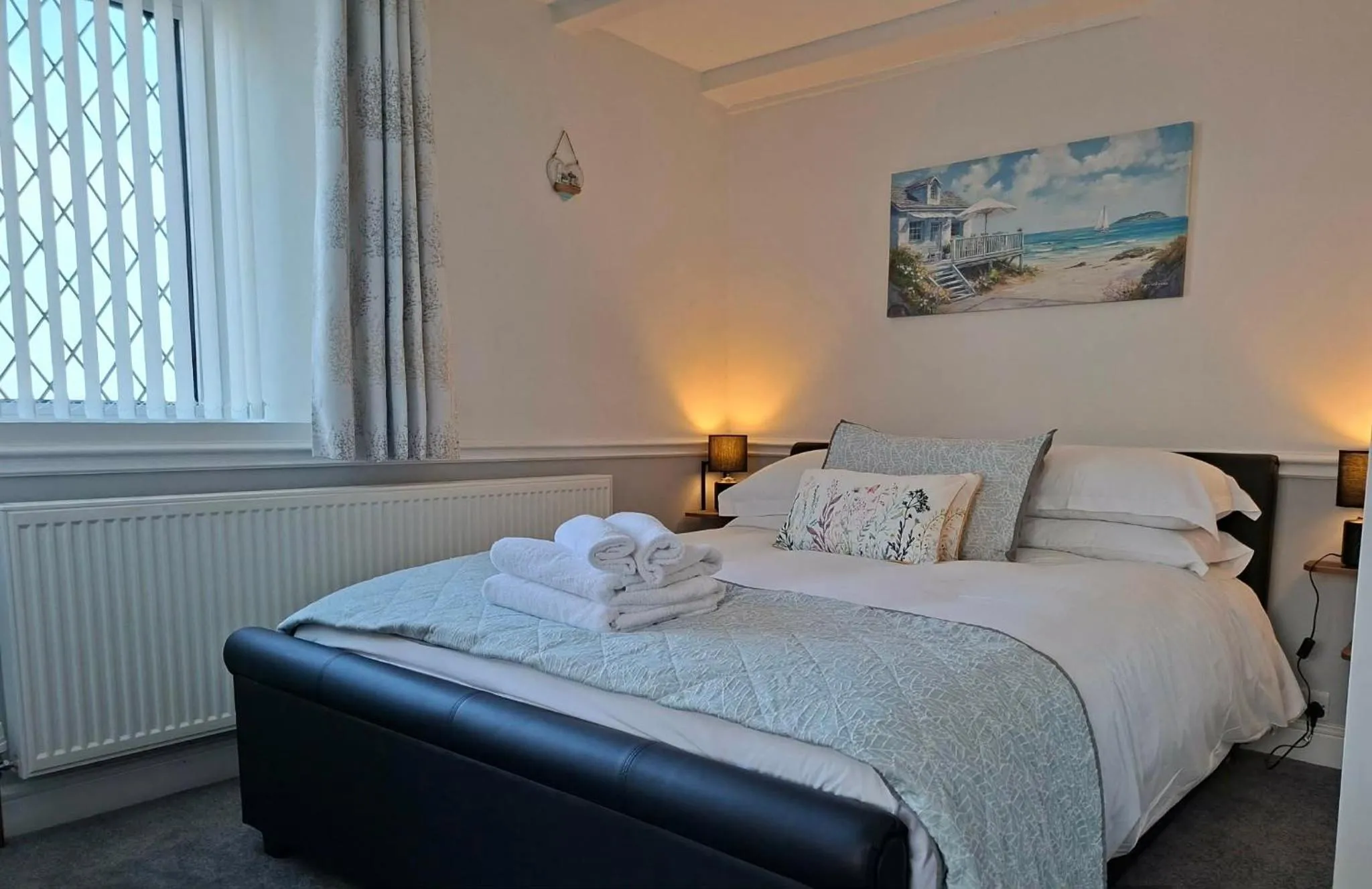 Bedroom, Bed in Thurlestone House