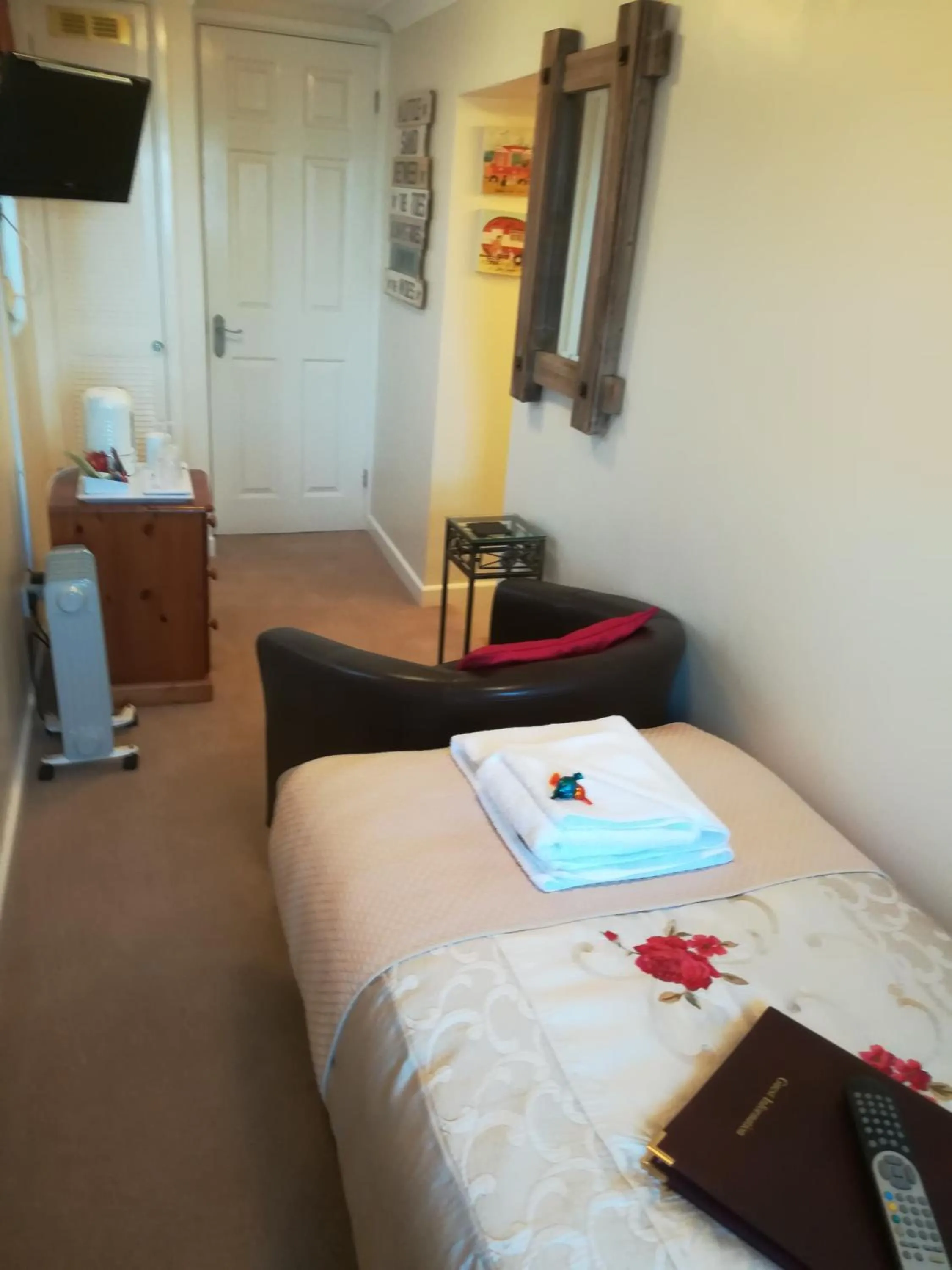 Bedroom, Bed in Thurlestone House