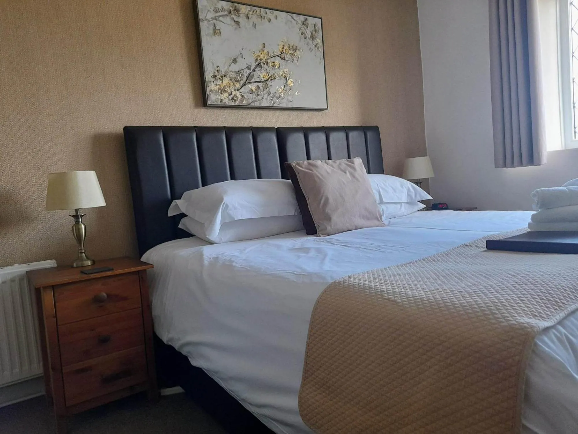 Bedroom, Bed in Thurlestone House