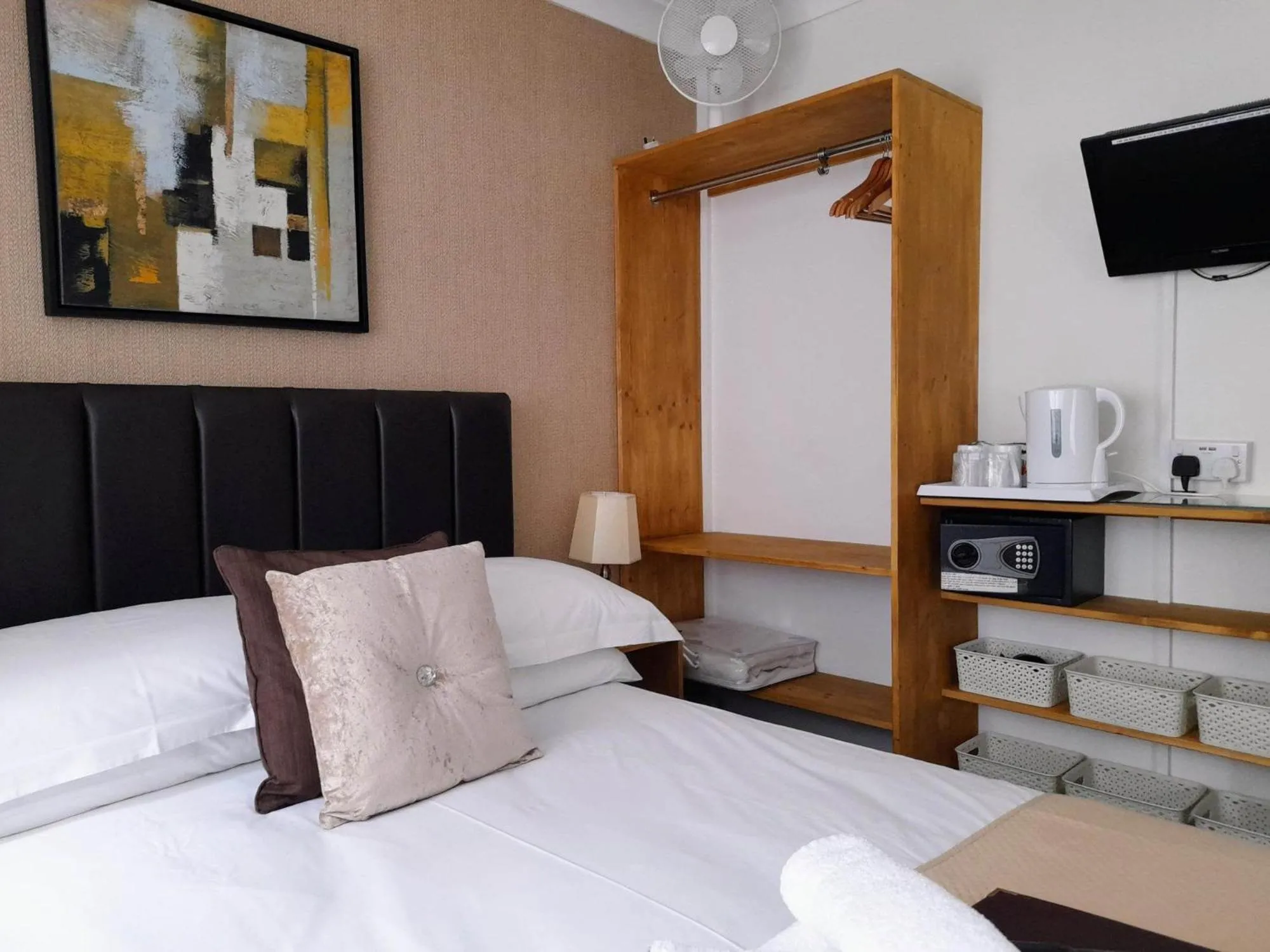 Bedroom, Bed in Thurlestone House