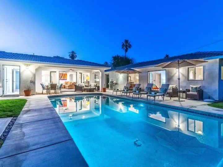 Villa Amanda Williams