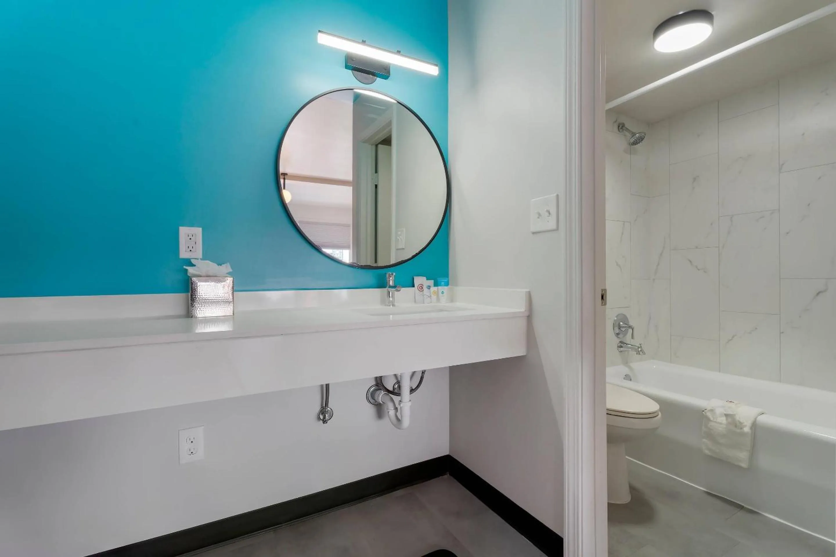 Bedroom in Heights House Hotel - Houston Heights Downtown, an Ascend Collection Hotel