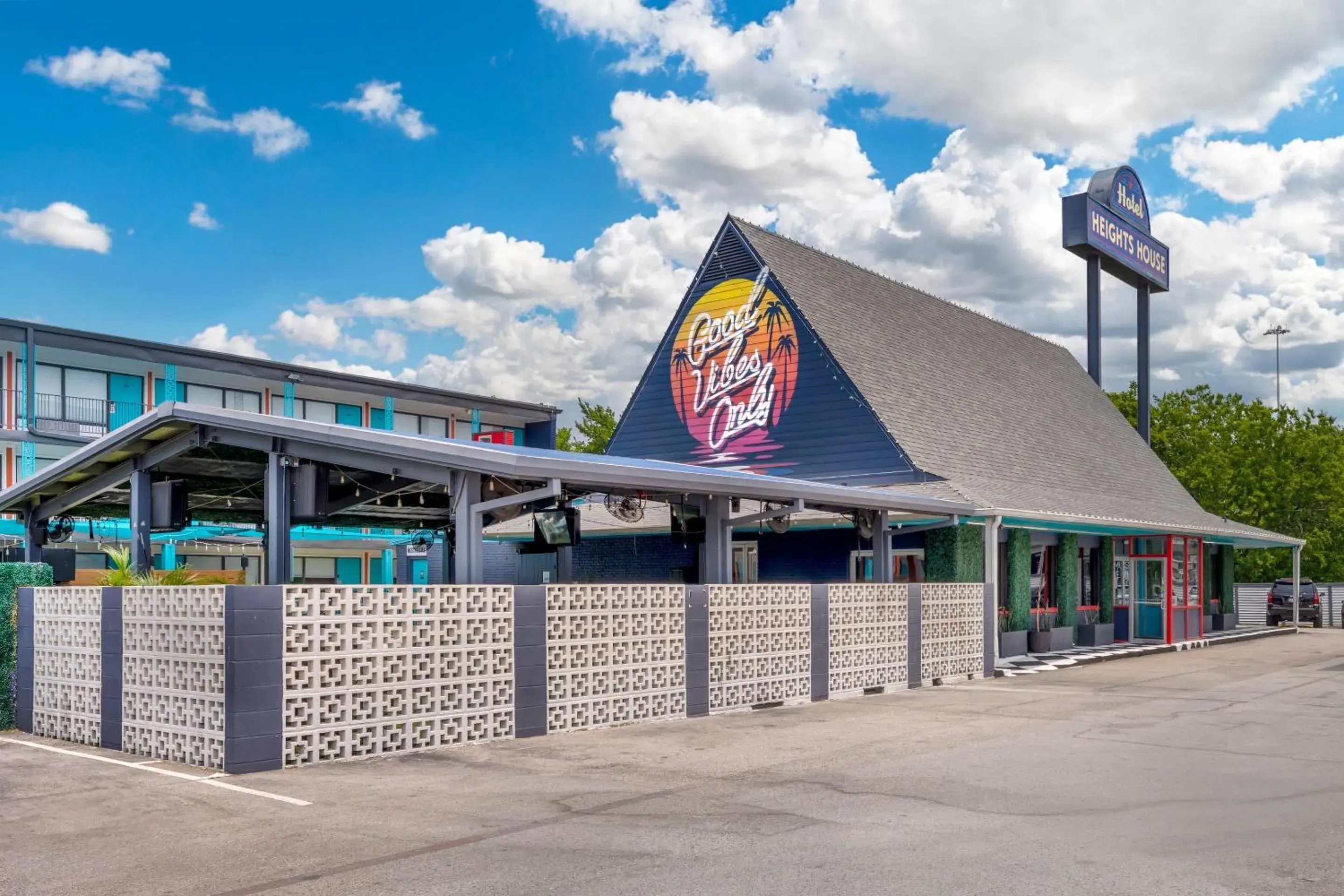 Property building in Heights House Hotel - Houston Heights Downtown, an Ascend Collection Hotel Property building in Heights House Hotel - Houston Heights Downtown, an Ascend Collection Hotel