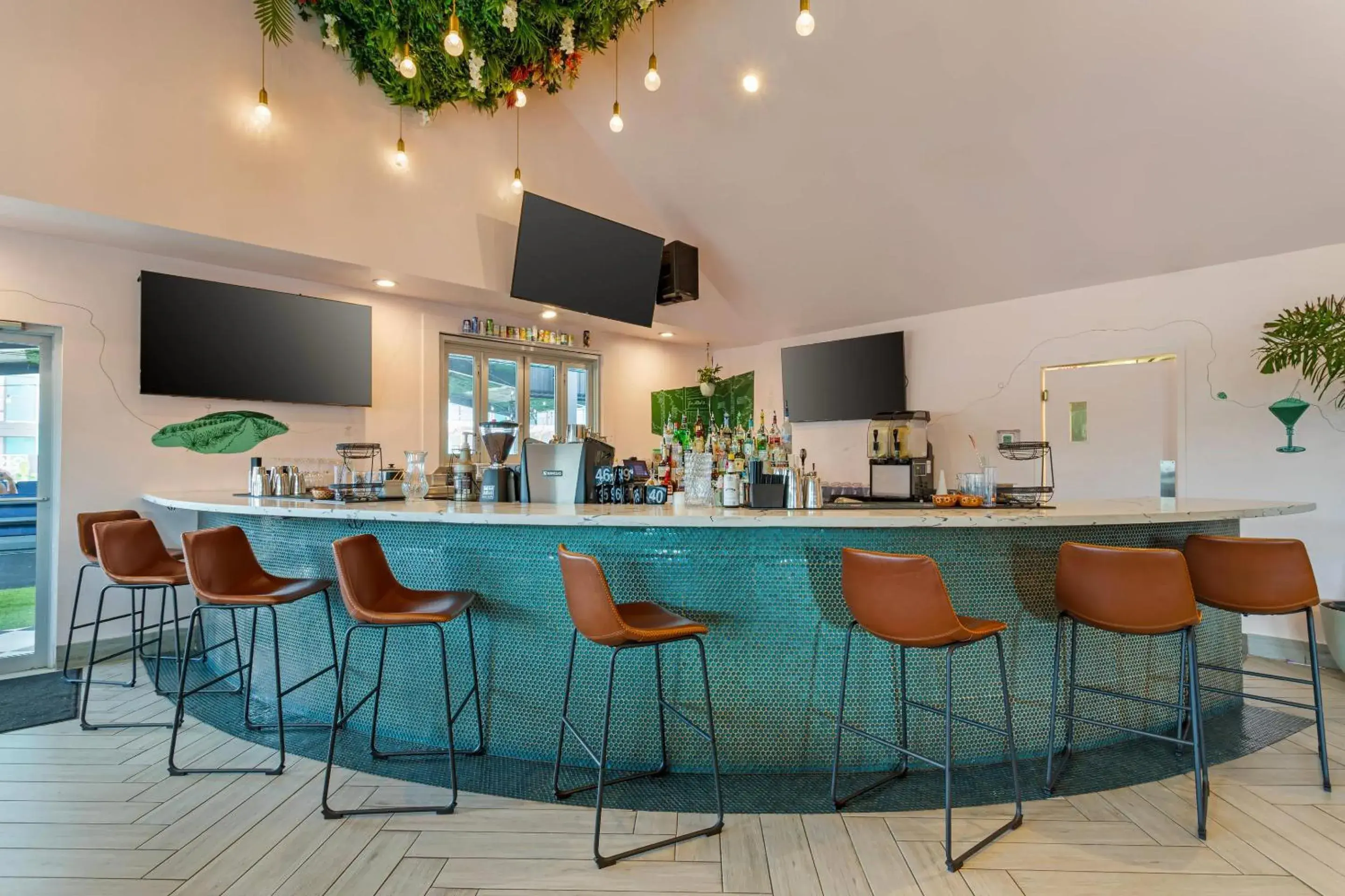 Lounge or bar in Heights House Hotel - Houston Heights Downtown, an Ascend Collection Hotel Lounge or bar in Heights House Hotel - Houston Heights Downtown, an Ascend Collection Hotel