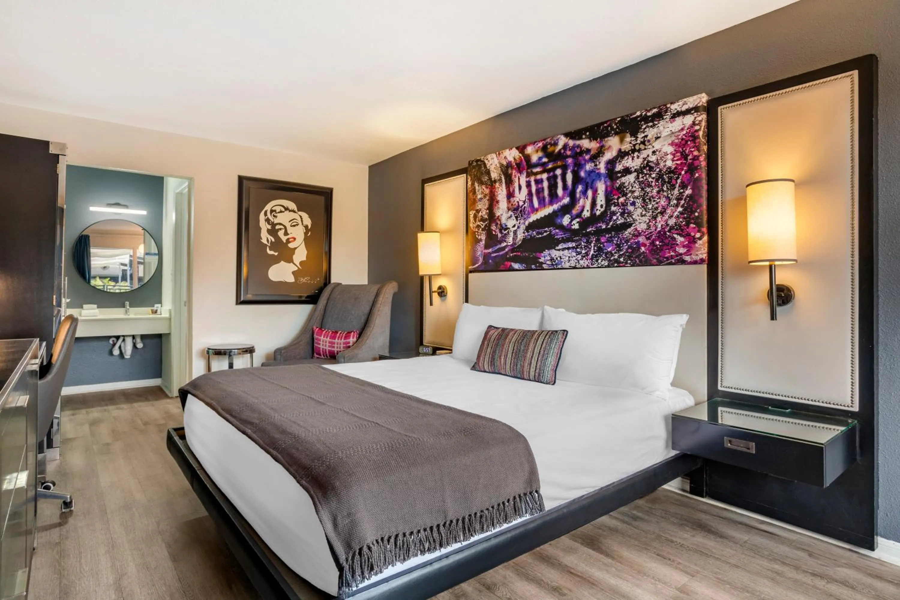 Efficiency Queen Room - Accessible/Non-Smoking in Heights House Hotel - Houston Heights Downtown, an Ascend Collection Hotel