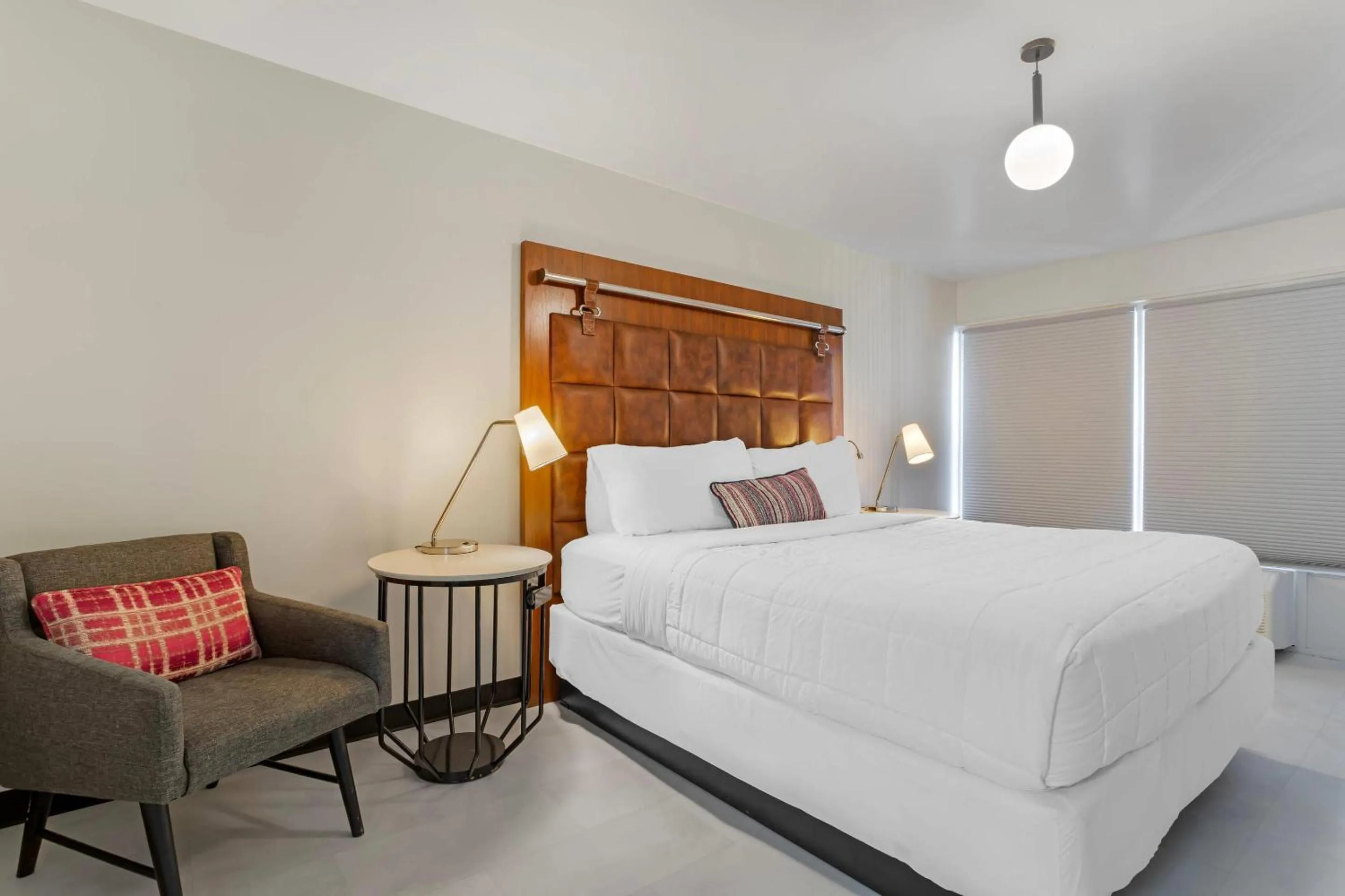 Bedroom, Bed in Heights House Hotel - Houston Heights Downtown, an Ascend Collection Hotel