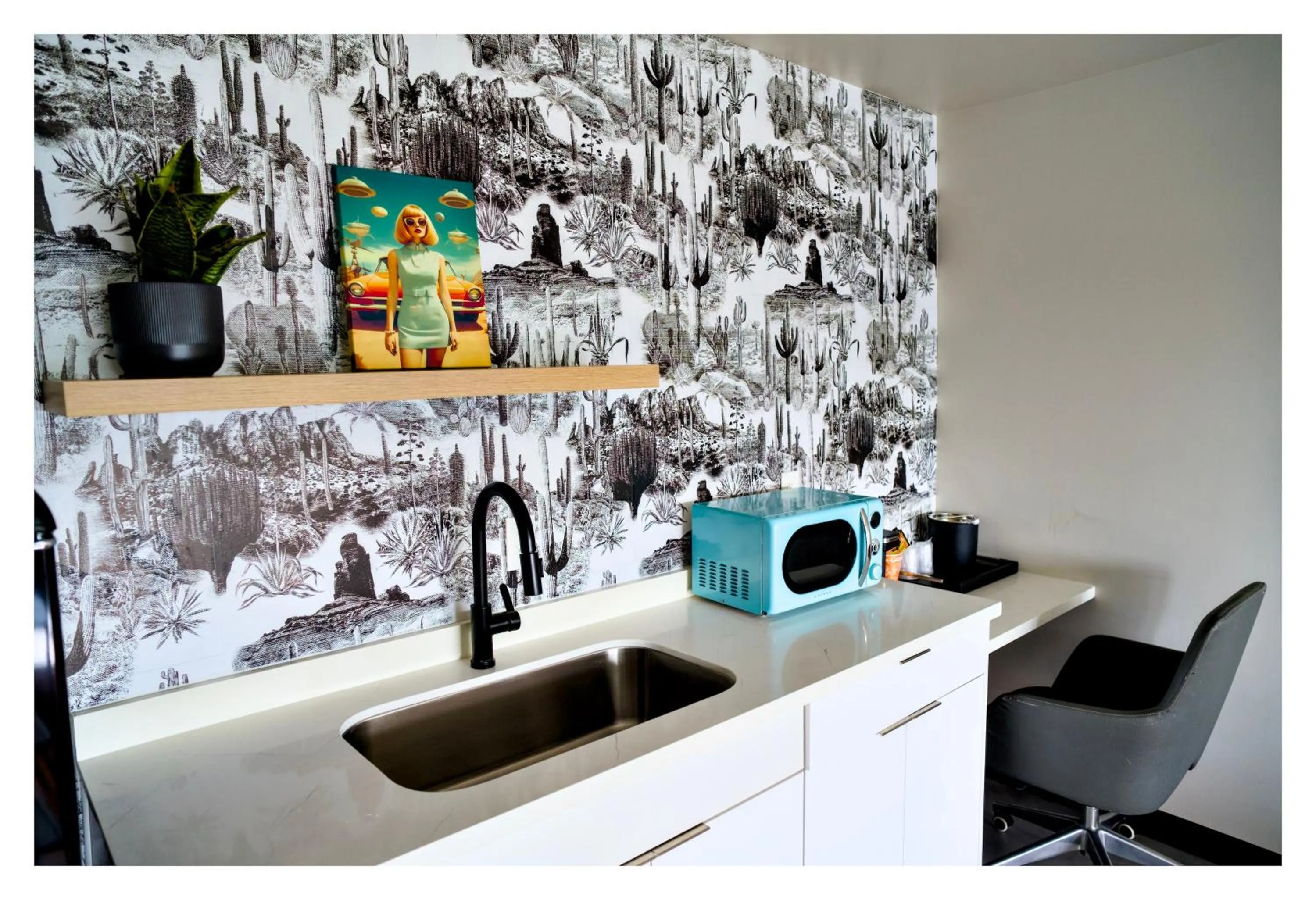 Kitchen or kitchenette in Heights House Hotel - Houston Heights Downtown, an Ascend Collection Hotel