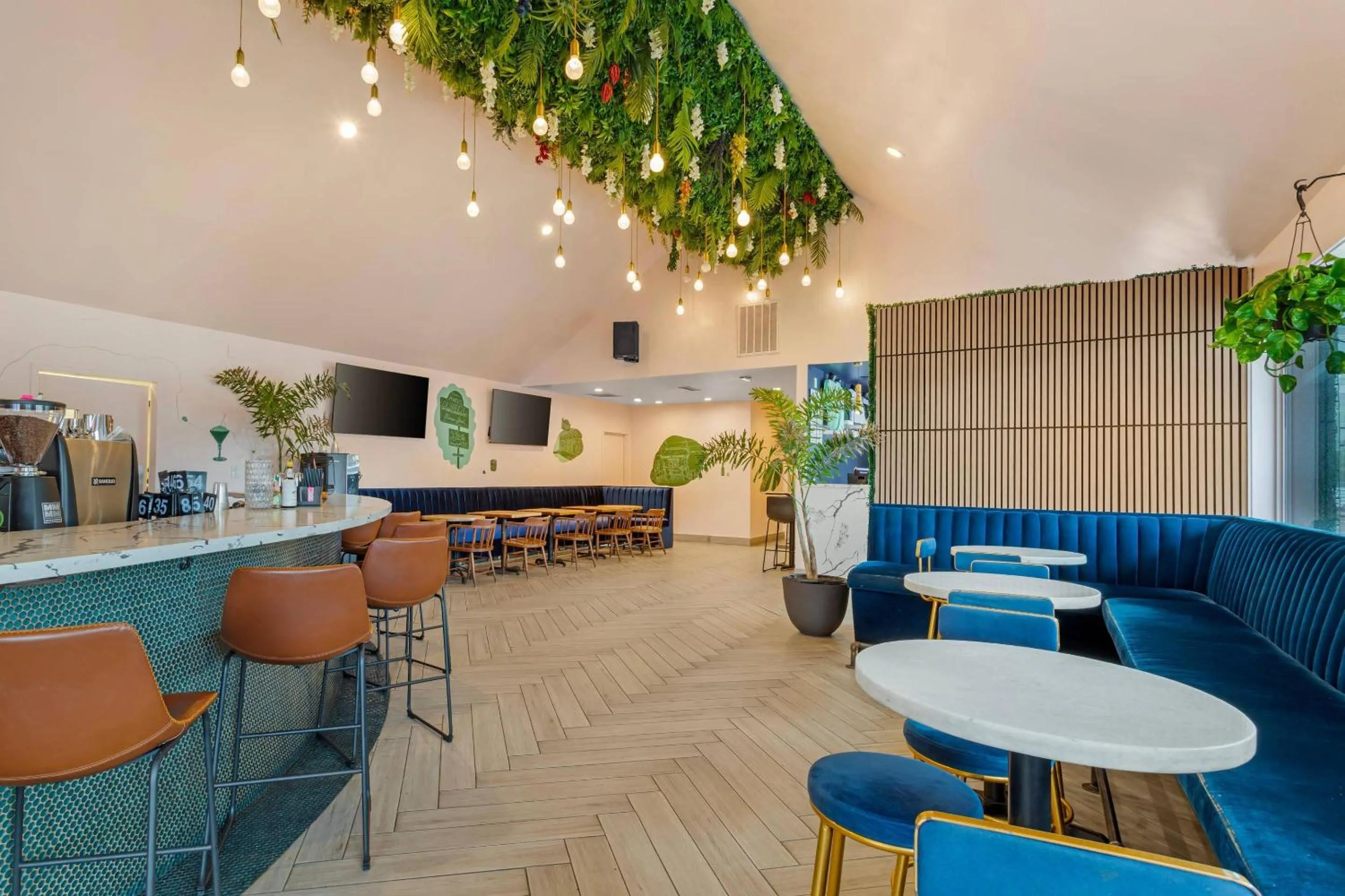 Lounge or bar in Heights House Hotel - Houston Heights Downtown, an Ascend Collection Hotel