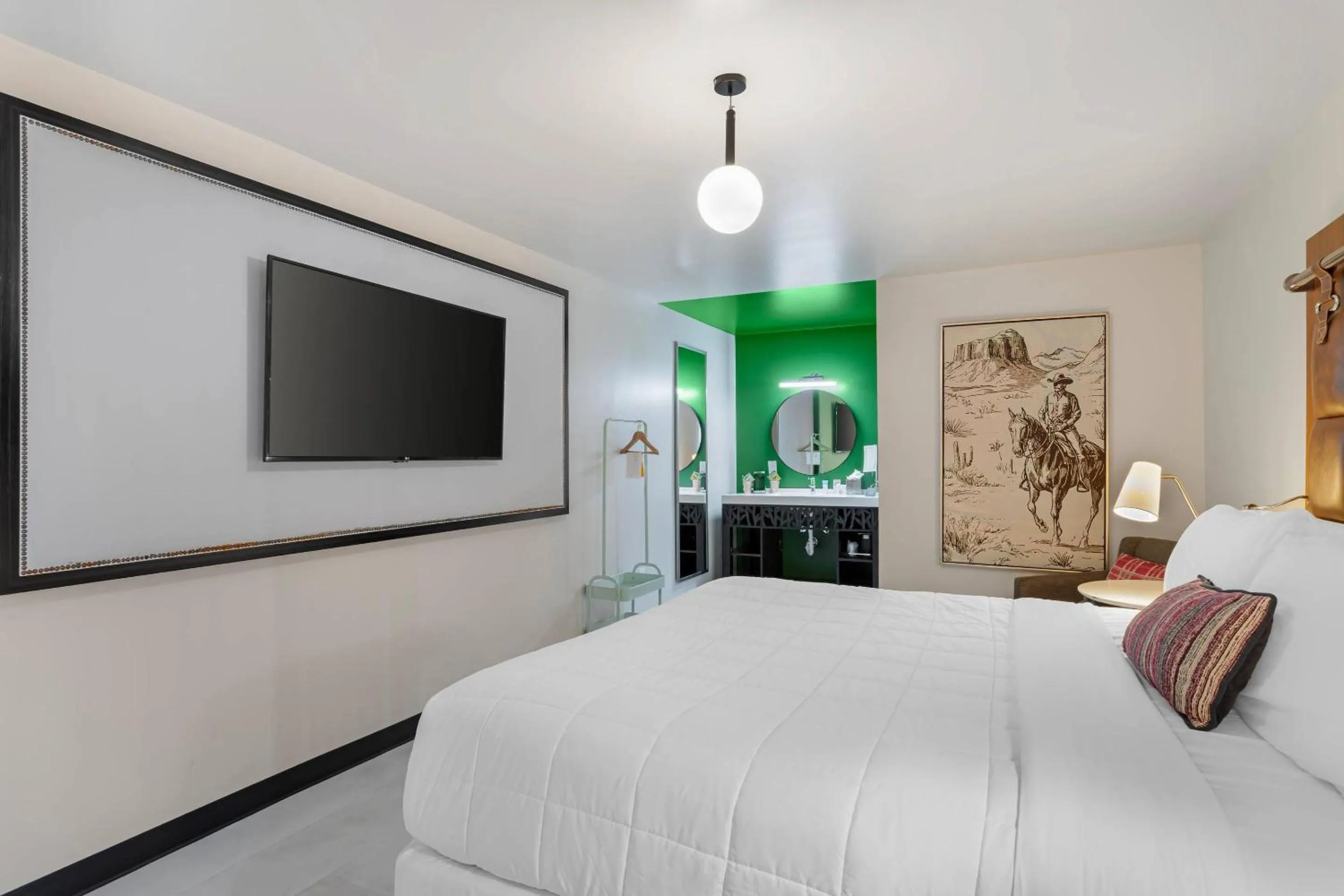 Bedroom, Bed in Heights House Hotel - Houston Heights Downtown, an Ascend Collection Hotel