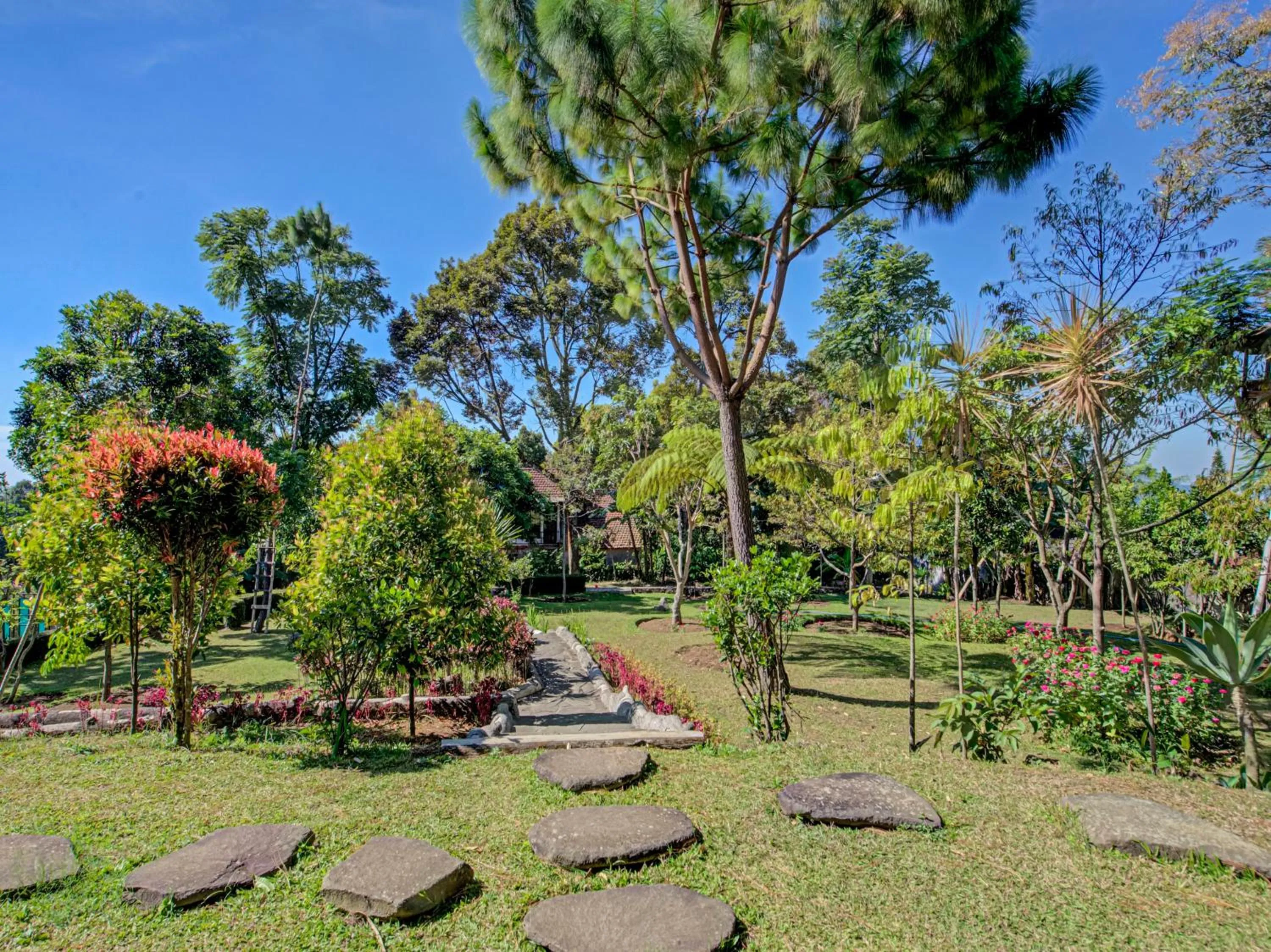 Facade/entrance in Hotel O Villa Inn App Trawas Bintaro Syariah