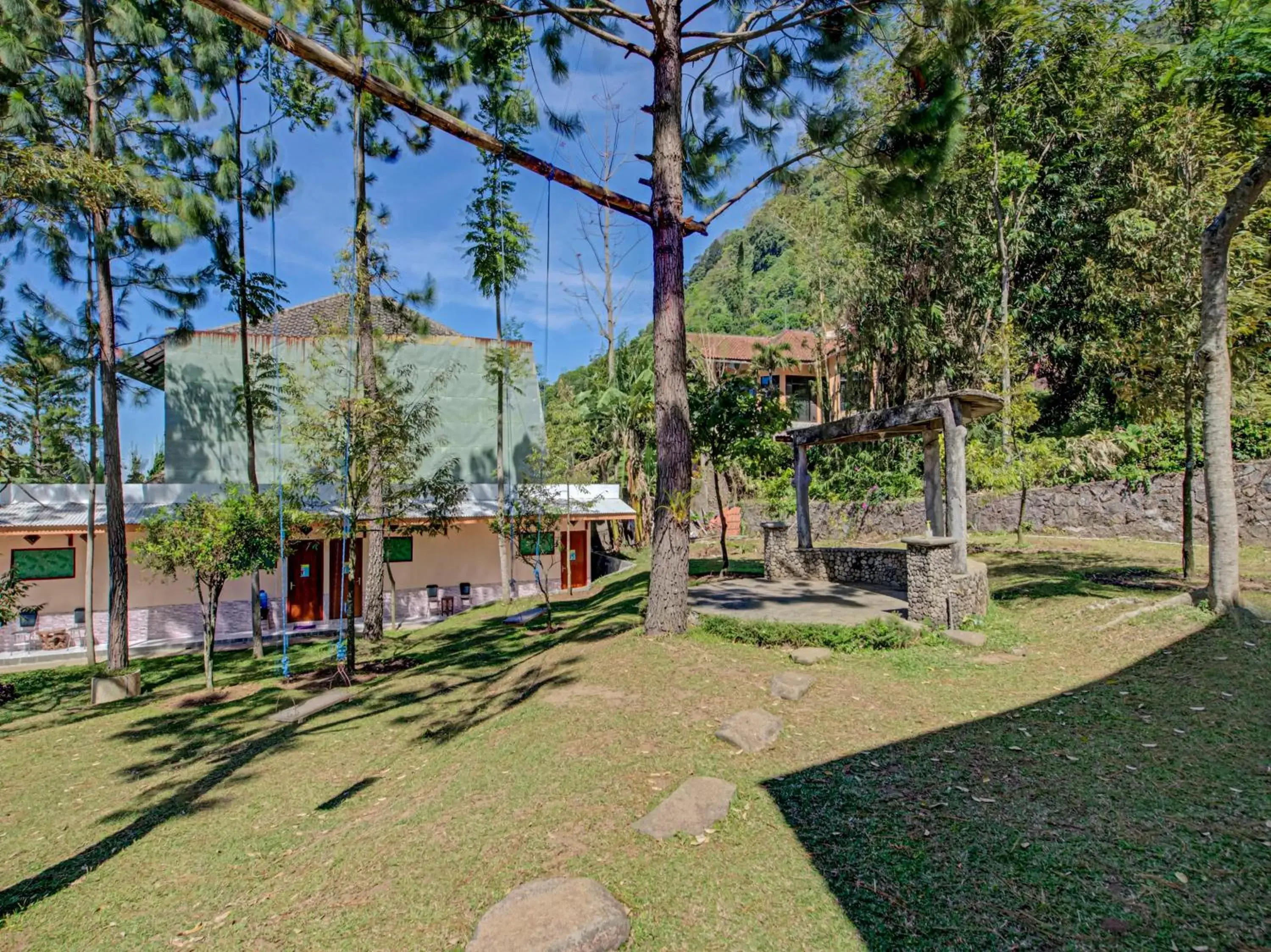 Facade/entrance in Hotel O Villa Inn App Trawas Bintaro Syariah Facade/entrance in Hotel O Villa Inn App Trawas Bintaro Syariah