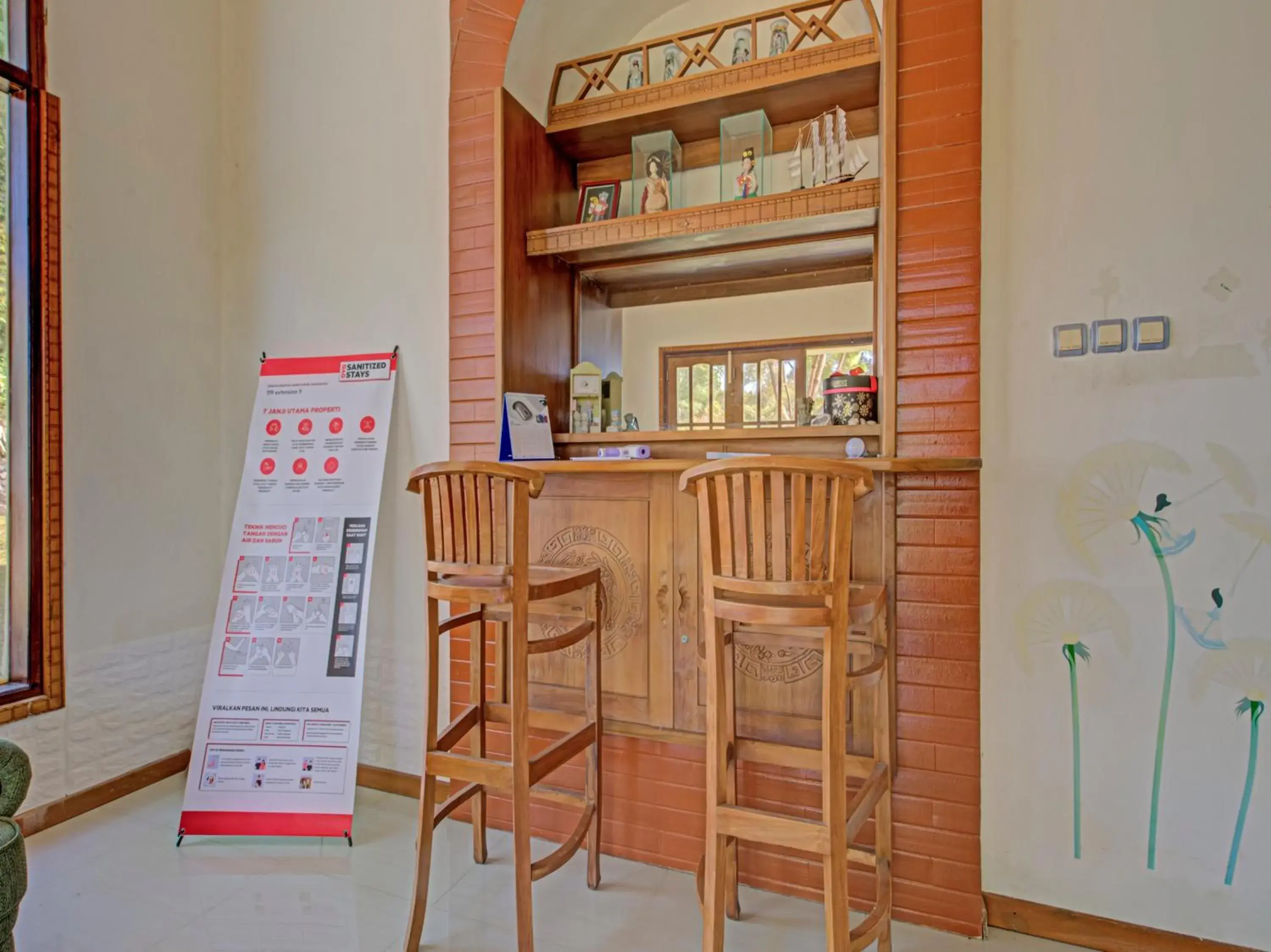 Lobby or reception in Hotel O Villa Inn App Trawas Bintaro Syariah Lobby or reception in Hotel O Villa Inn App Trawas Bintaro Syariah