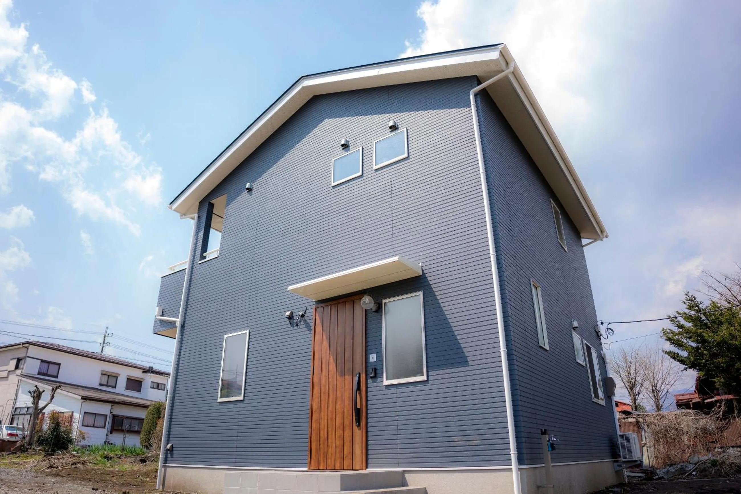 Property building in Fuji Kurasu 響