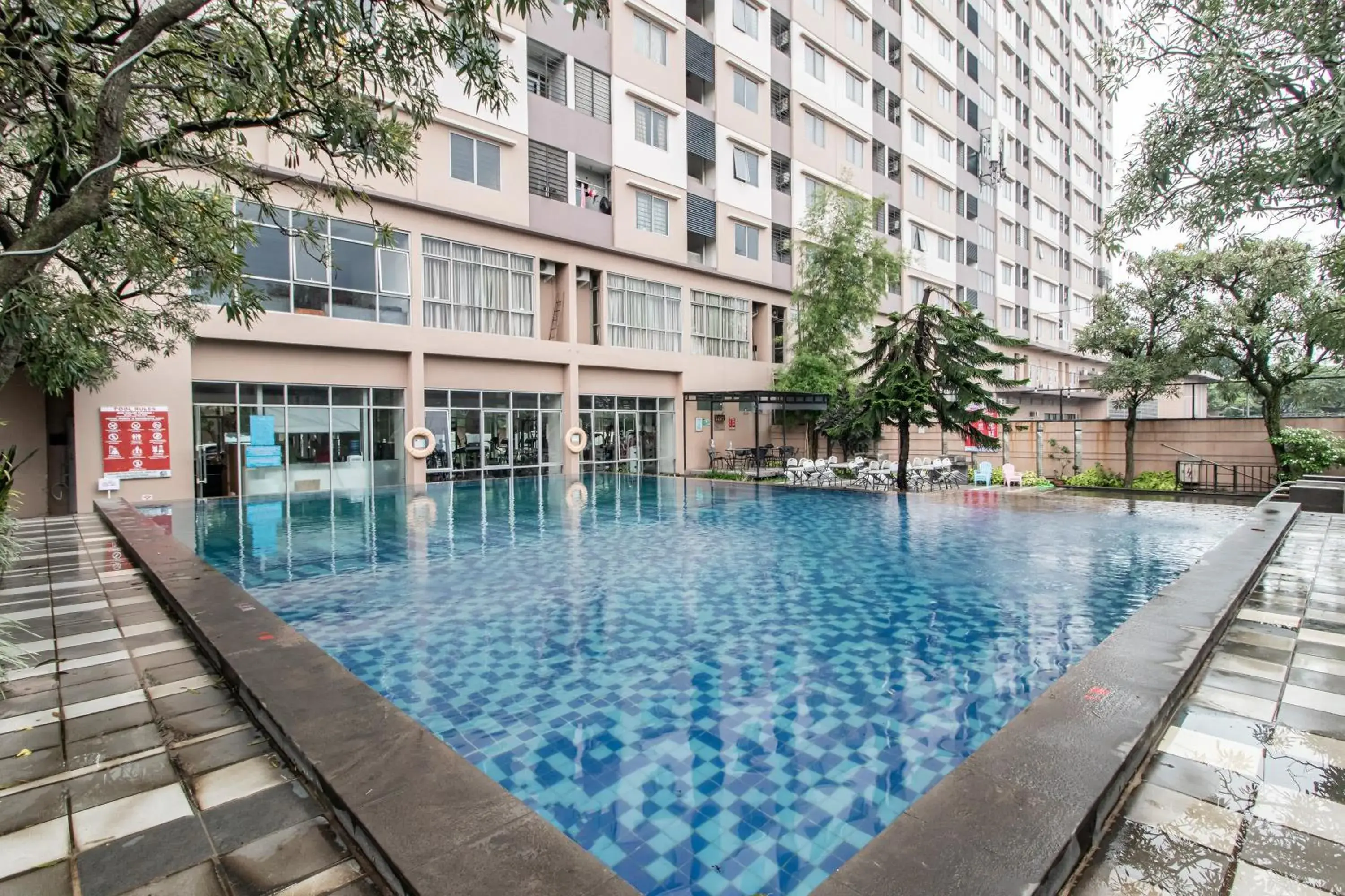 Swimming pool in The Edge by Lia Swimming pool in The Edge by Lia