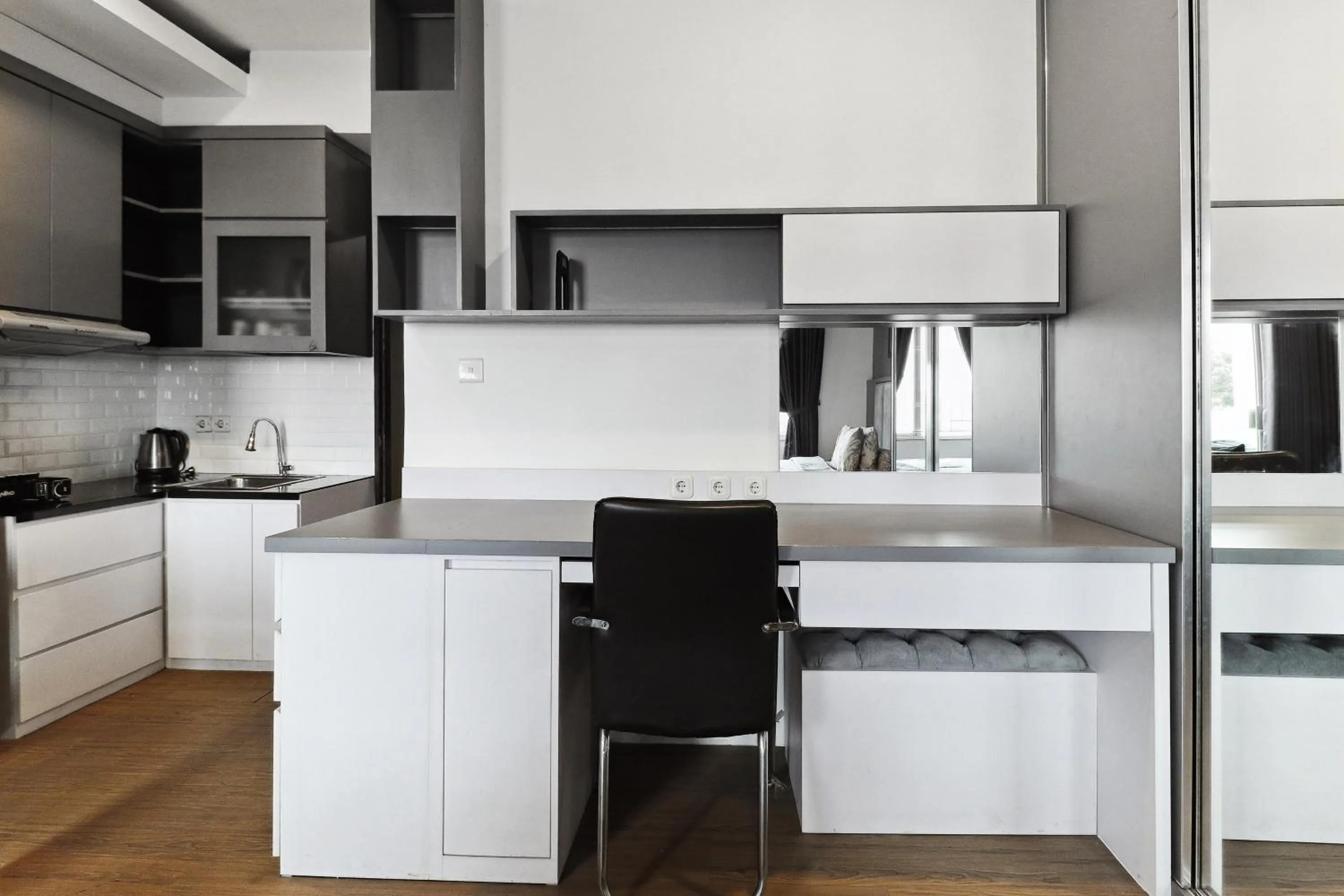 Kitchen or kitchenette in The Edge by Lia