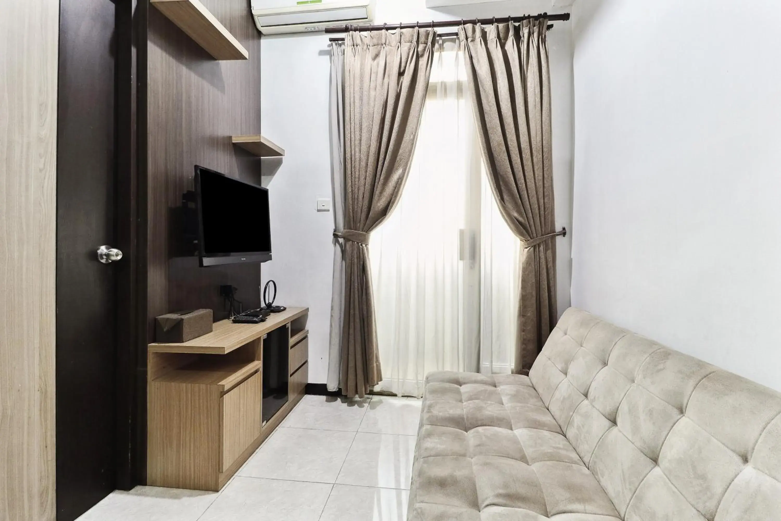 TV and multimedia in The Edge by Lia TV and multimedia in The Edge by Lia