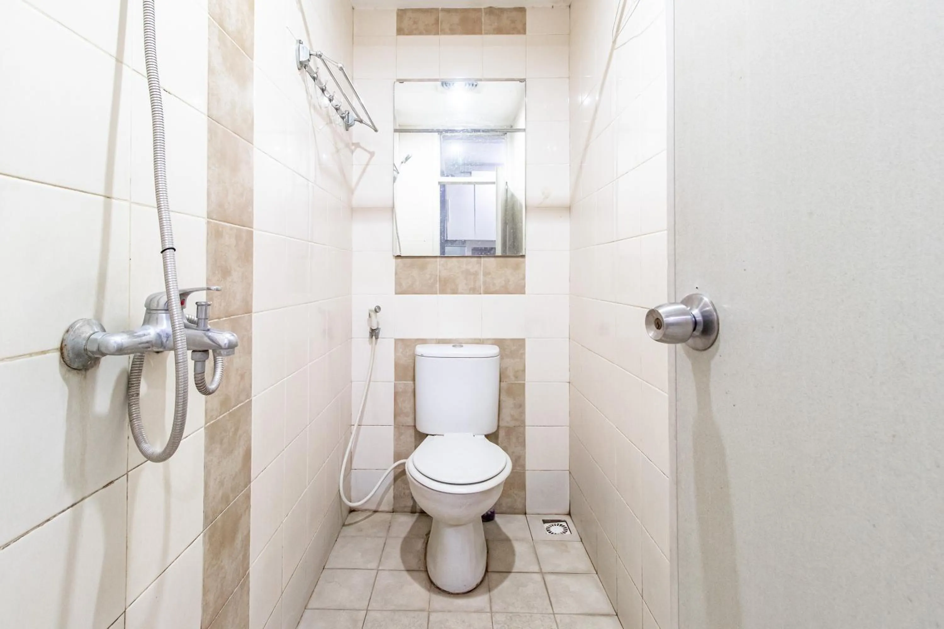 Shower in The Edge by Lia