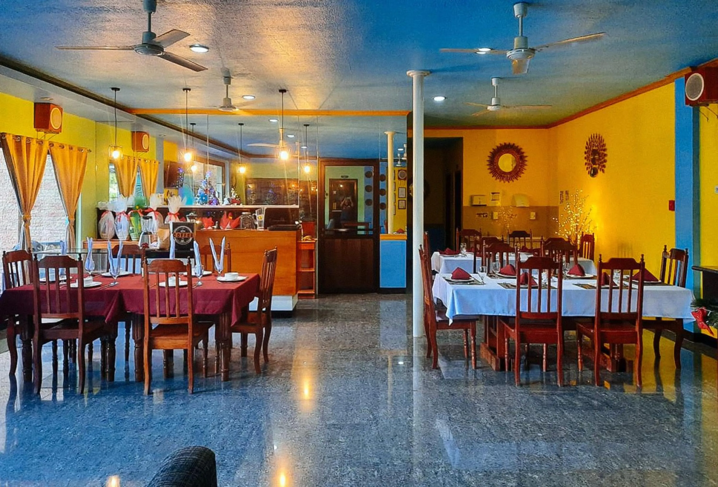 Restaurant/places to eat in RedDoorz at New Casamila Hotel Palawan