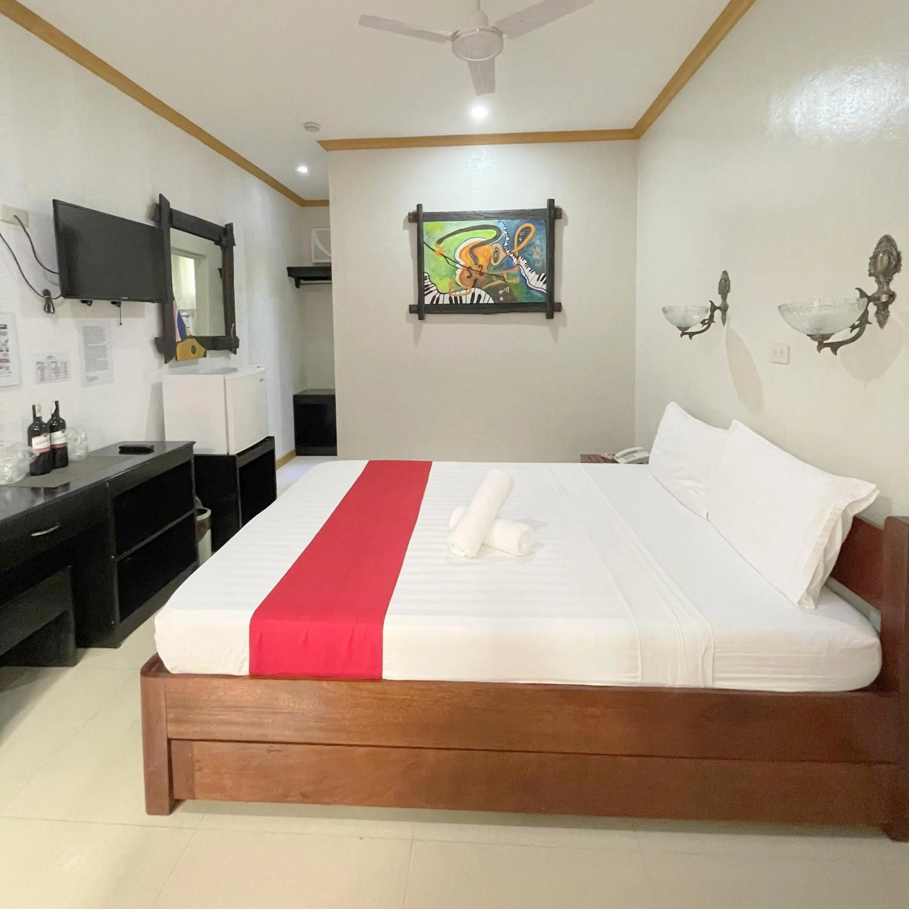Bed in RedDoorz at New Casamila Hotel Palawan
