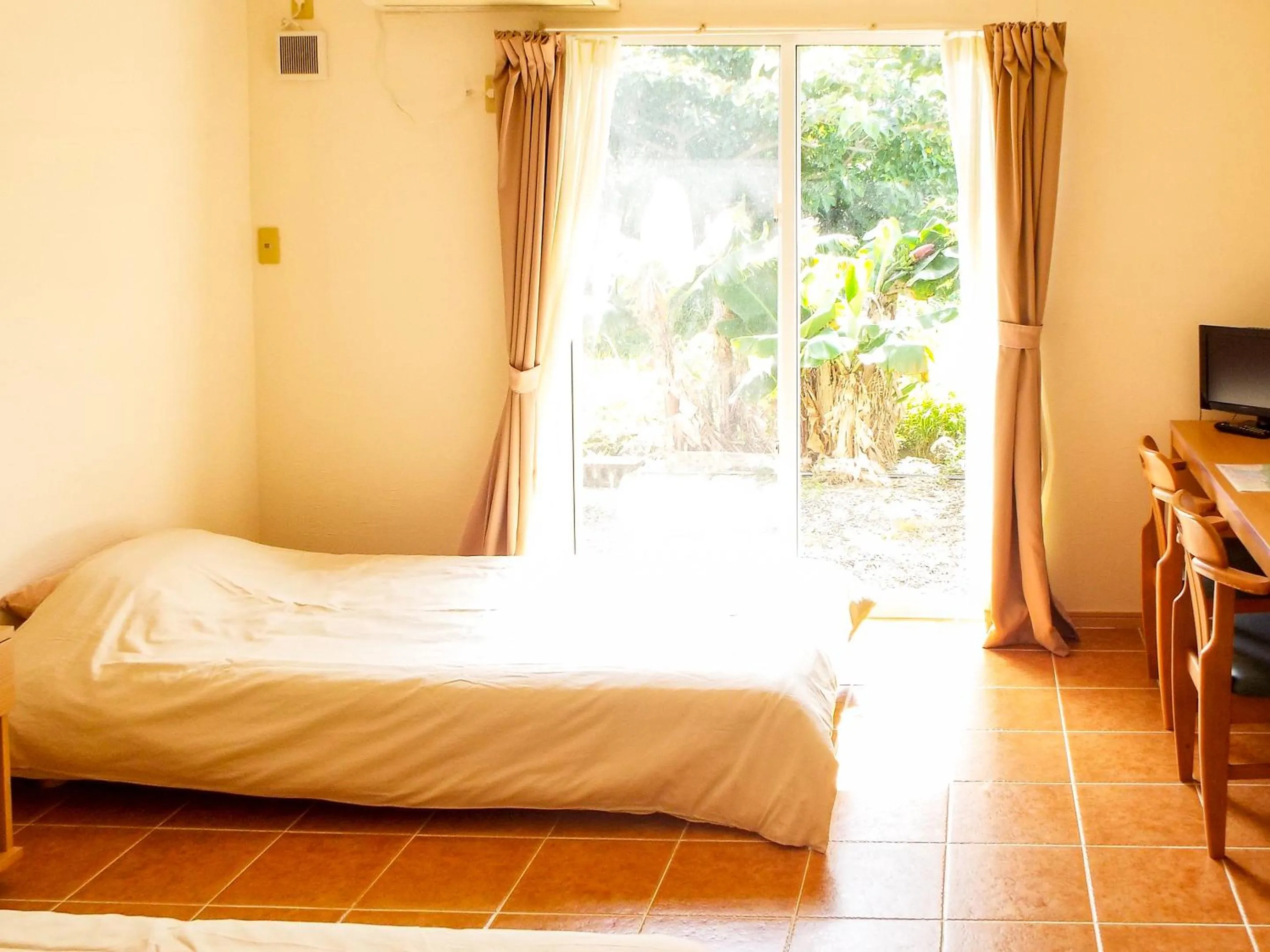 Photo of the whole room, Bed in AsobiBASE Yamabare-House