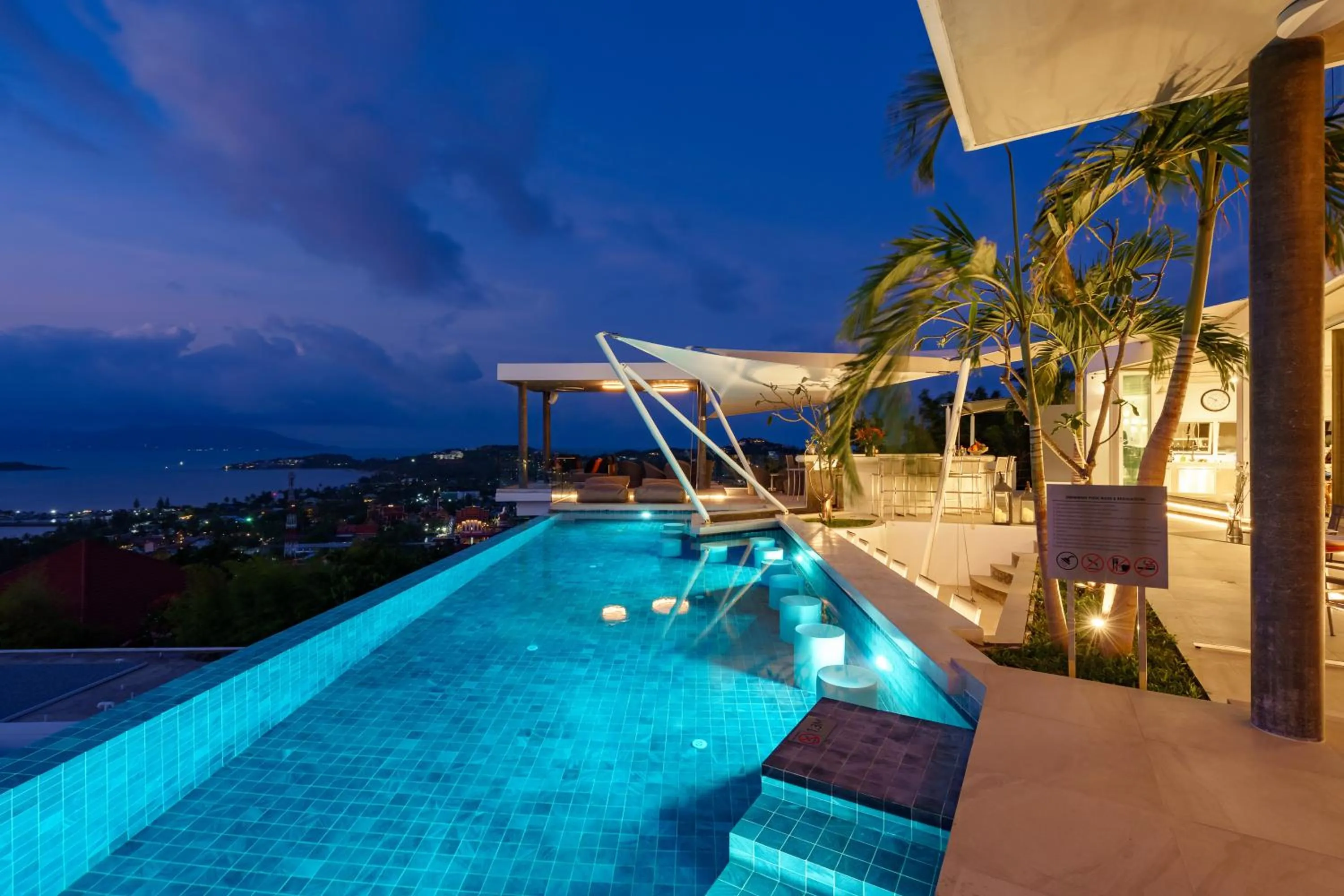 Restaurant/places to eat in UniQue BoutiQue Resort