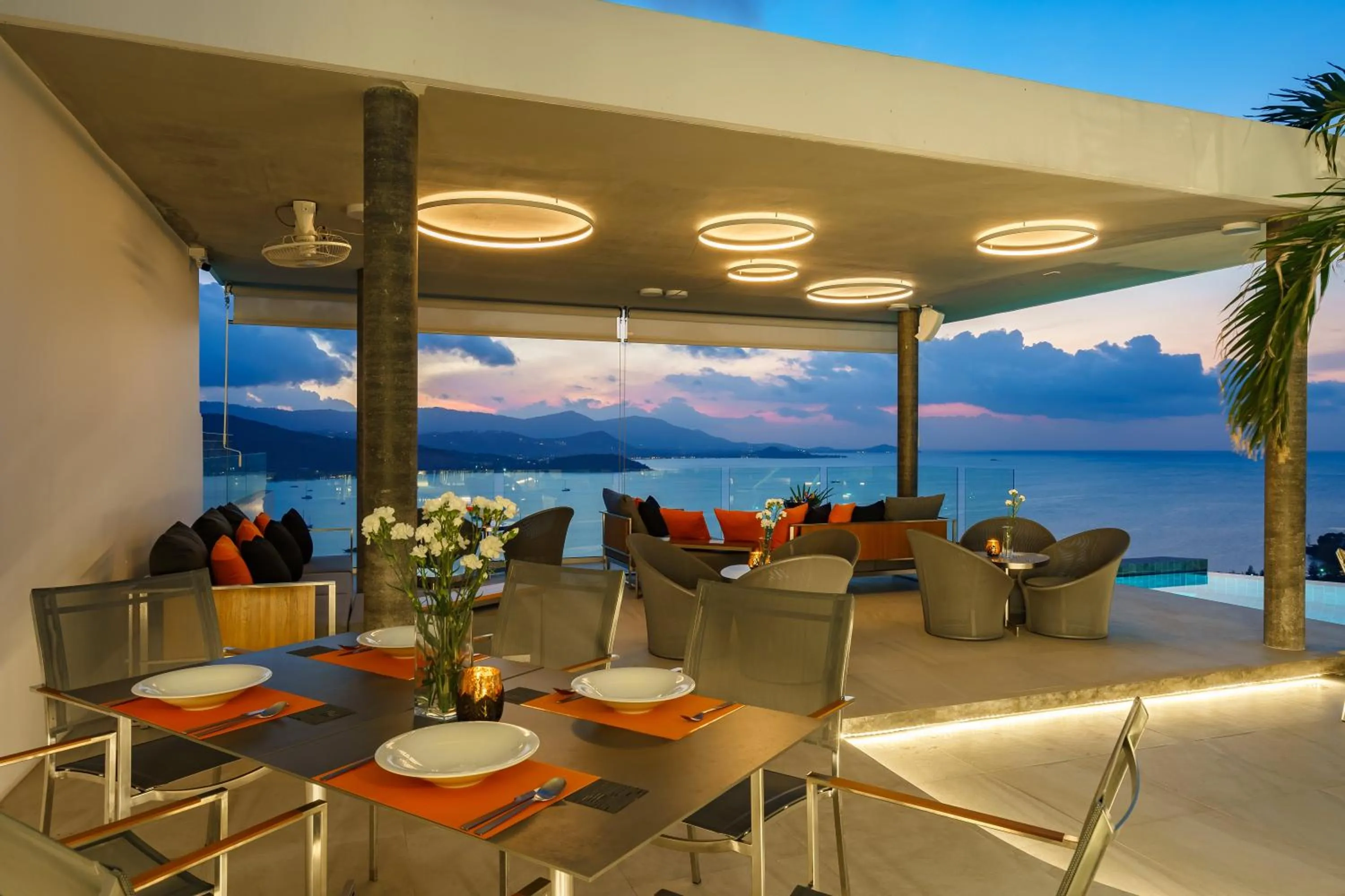 Restaurant/places to eat in UniQue BoutiQue Resort