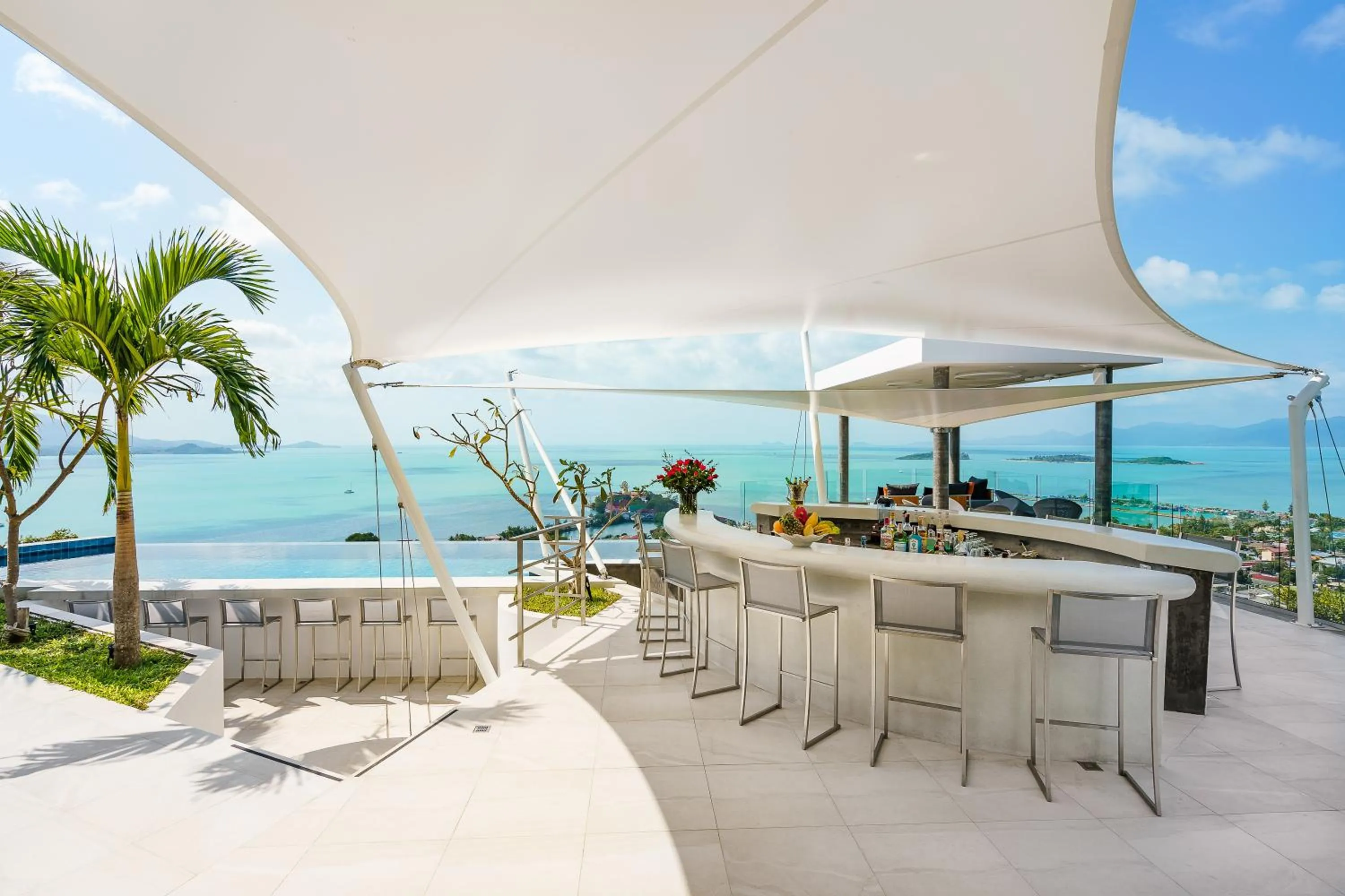 Restaurant/places to eat in UniQue BoutiQue Resort